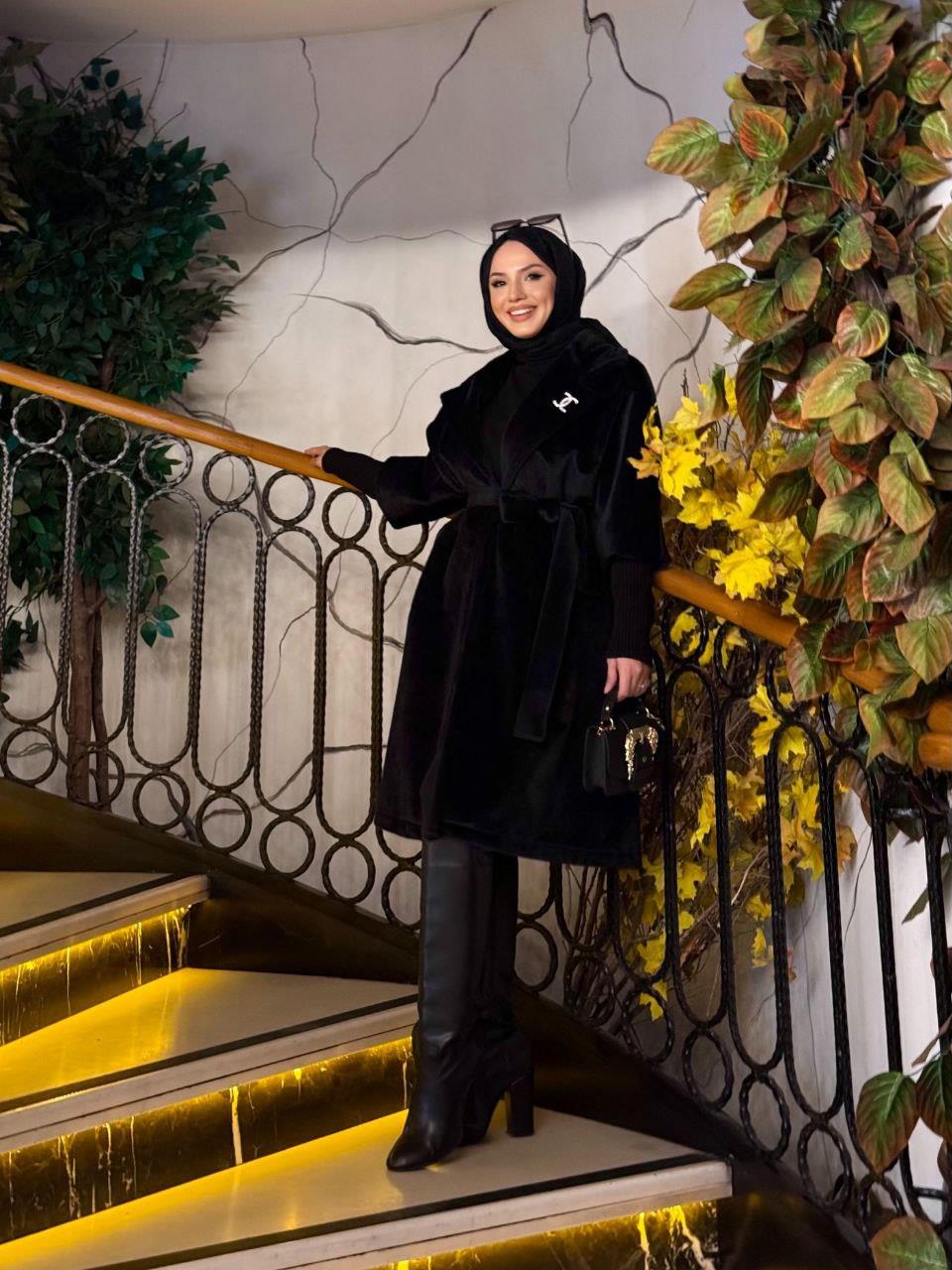 Bronş Detaylı Kaban Siyah 