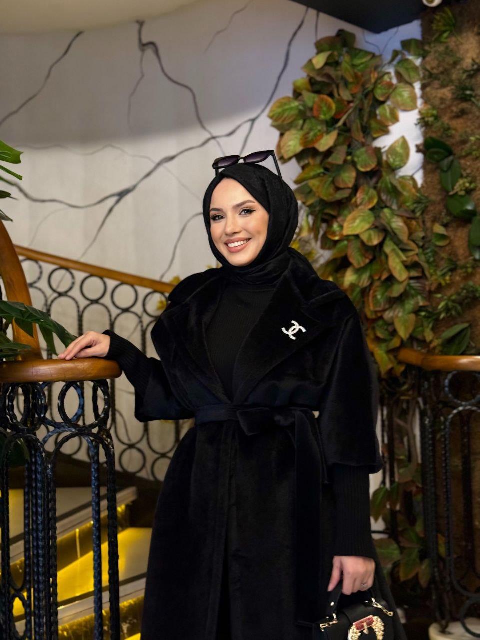 Bronş Detaylı Kaban Siyah 