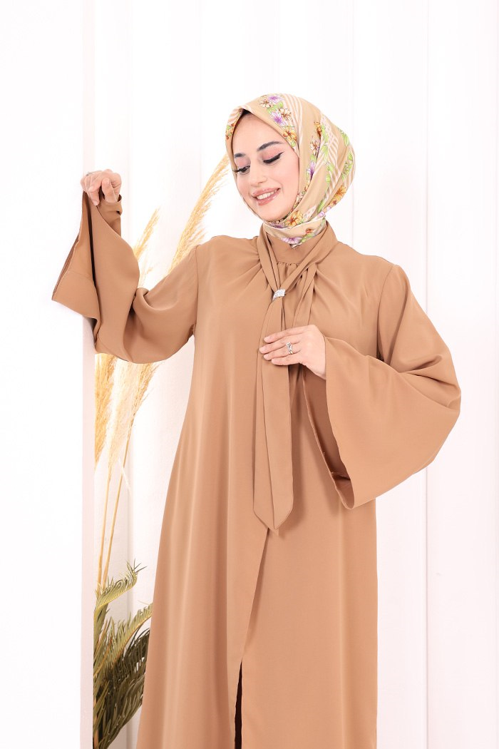 Broş Detaylı Tulum Abaya ve Takım Taba
