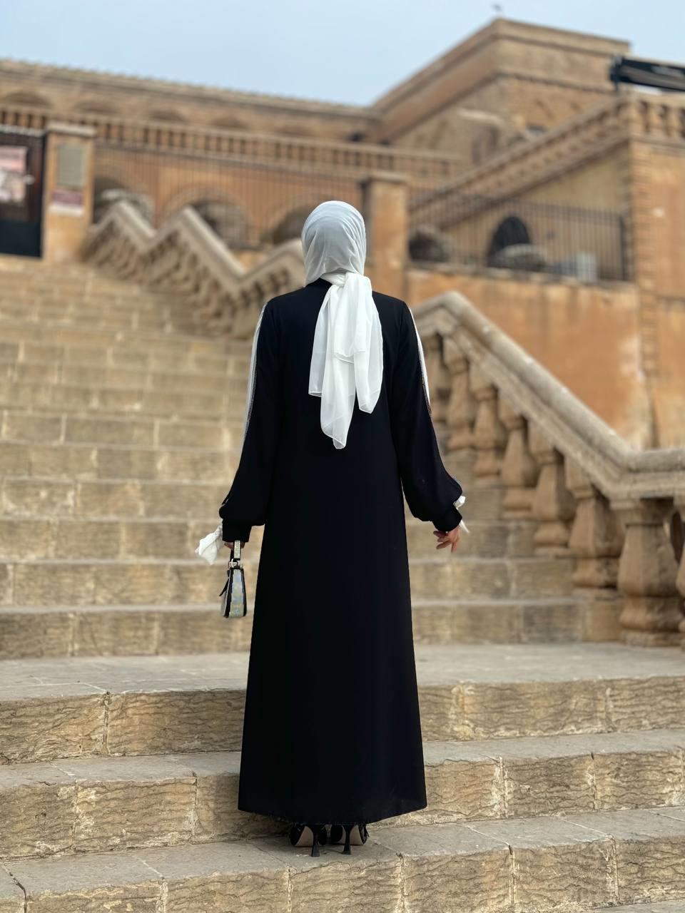 Çiçek Detaylı Abaya Siyah