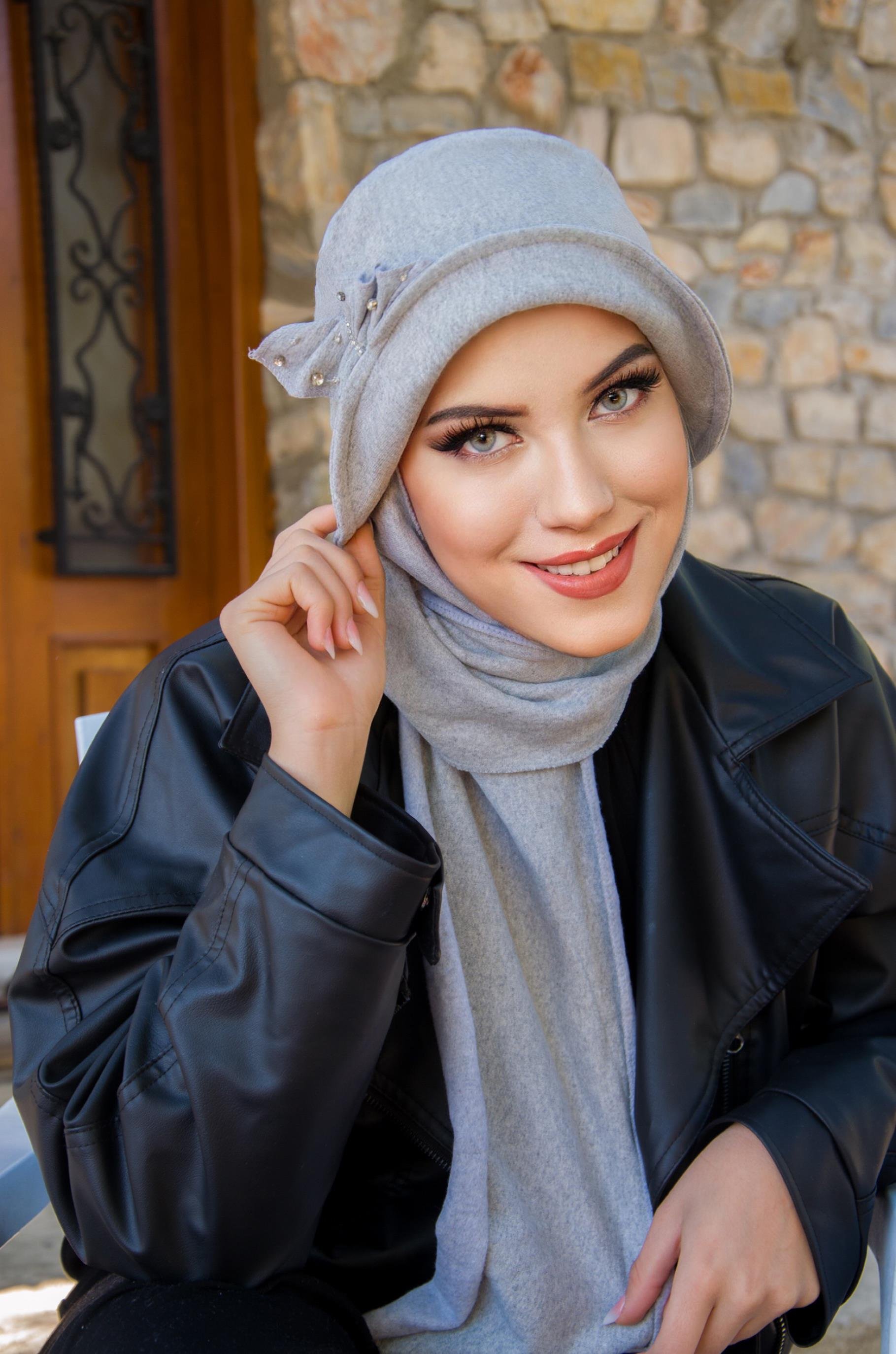 Gri Taşlı Aksesuarlı Vintage Şapka