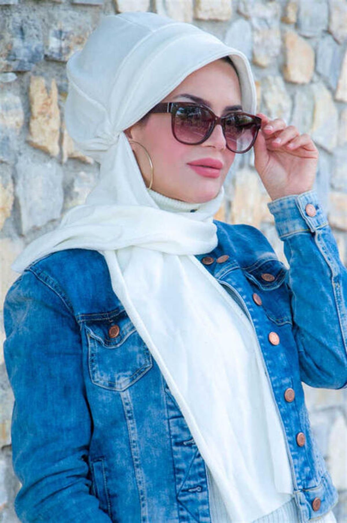 Kırık Beyaz Atkılı Şapka