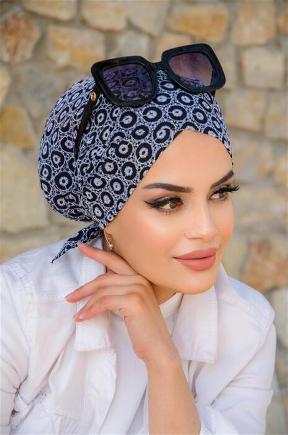 Siyah Desenli Çapraz Bone