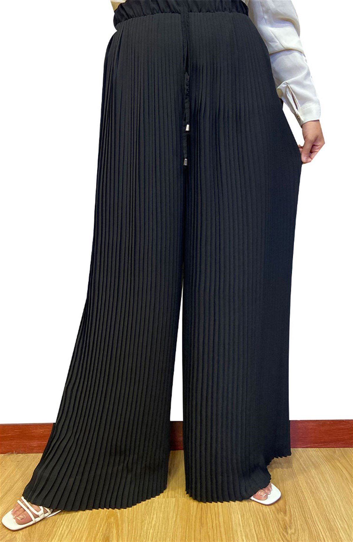 Siyah Piliseli Pantolon 