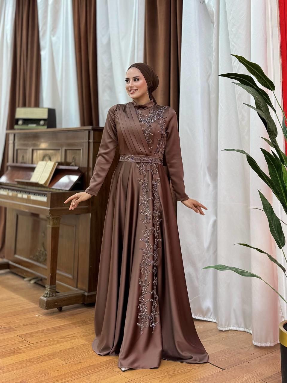 Taşli Kemer Aksesuarlı Saten Abiye Elbise Kahverengi