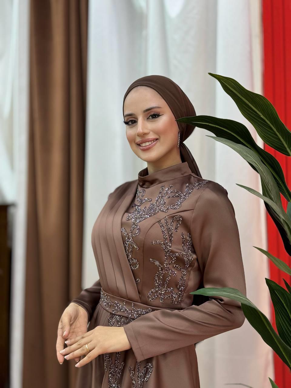 Taşli Kemer Aksesuarlı Saten Abiye Elbise Kahverengi