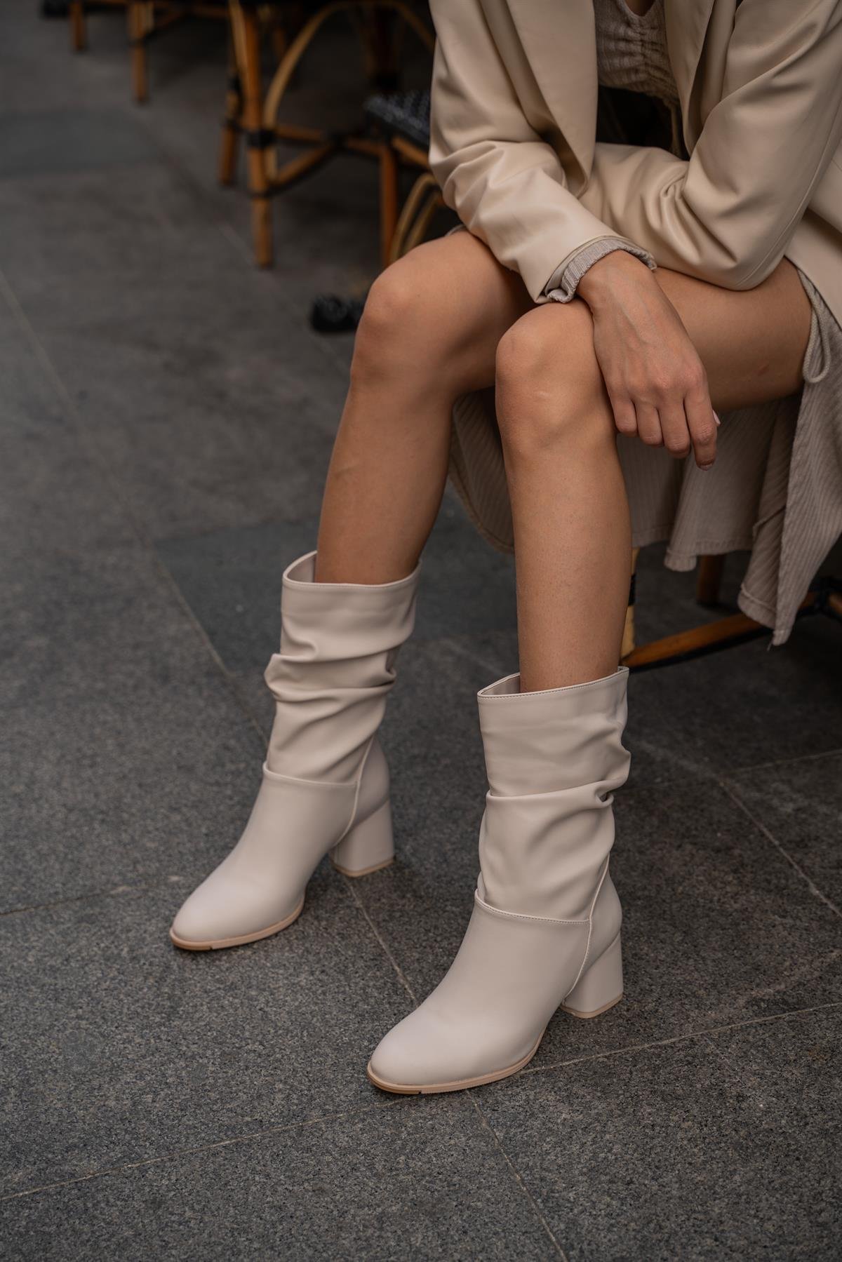 Bej Kadın Büzgü Detaylı Topuklu Kadın çizme