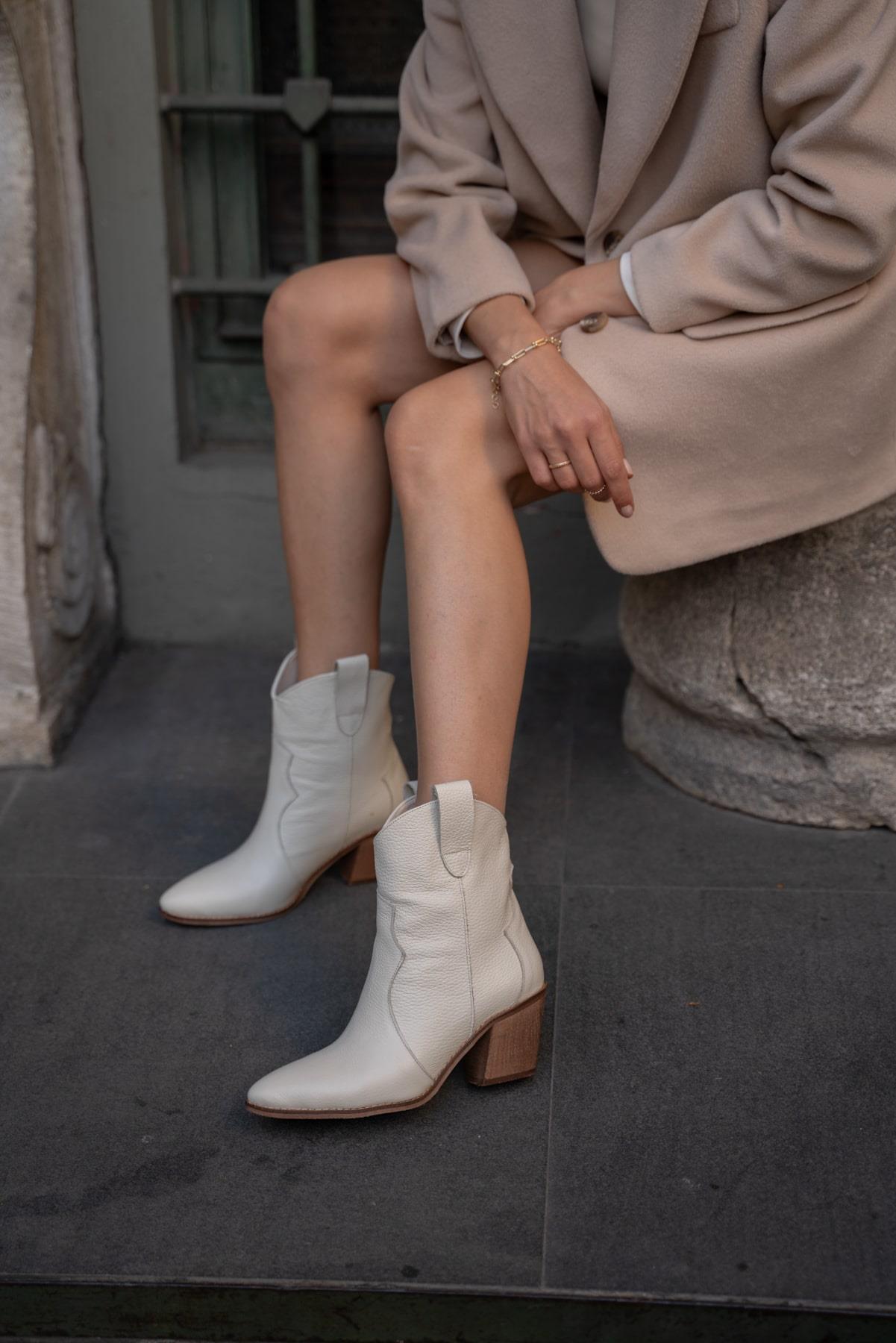 Gerçek Deri İşlemeli Ve Topuklu Kovboy Bot Bej