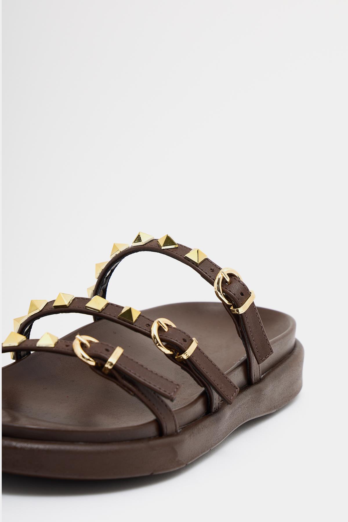 Gold Zımba Detaylı Trend Terlik Kahverengi