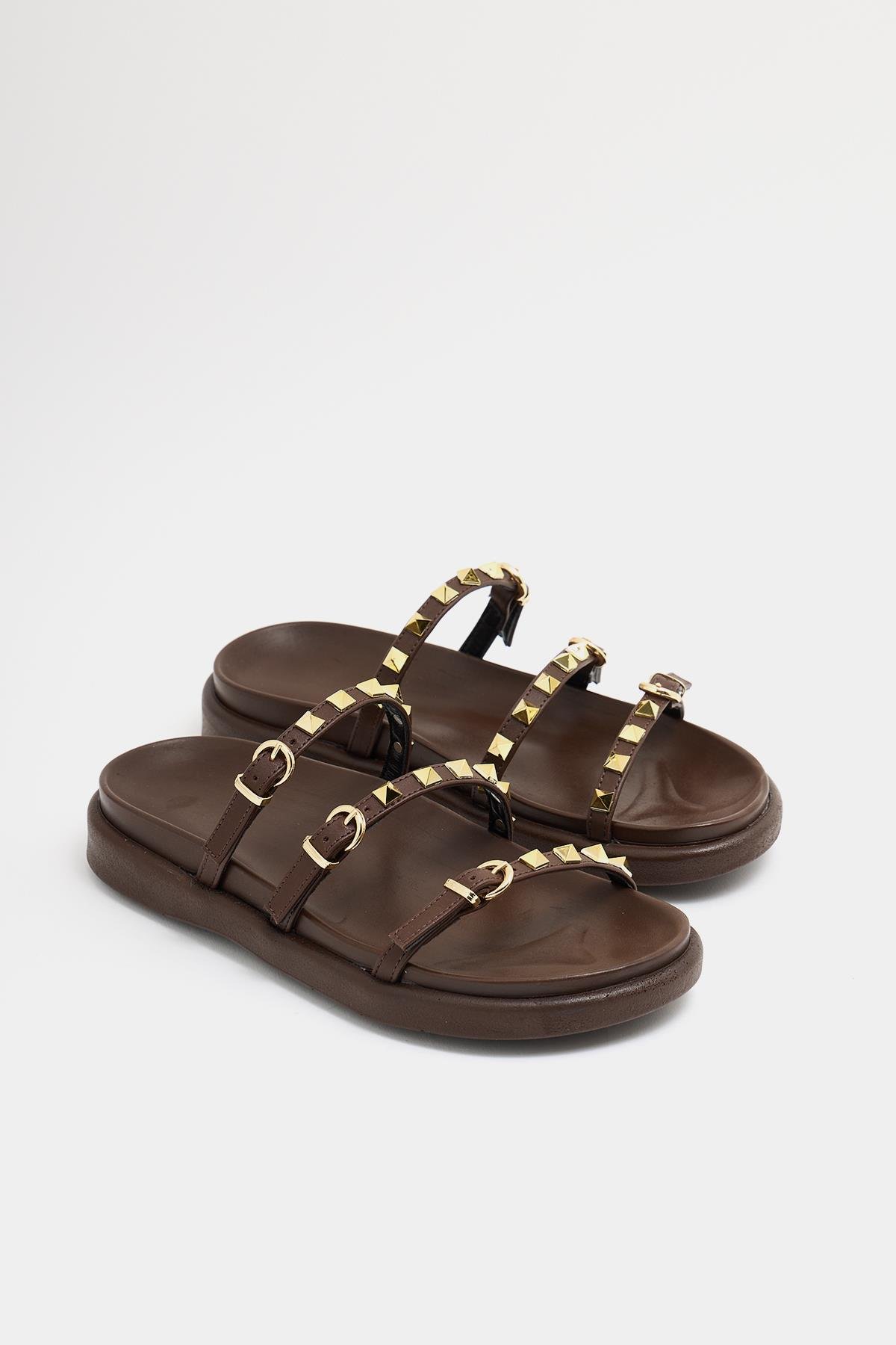 Gold Zımba Detaylı Trend Terlik Kahverengi