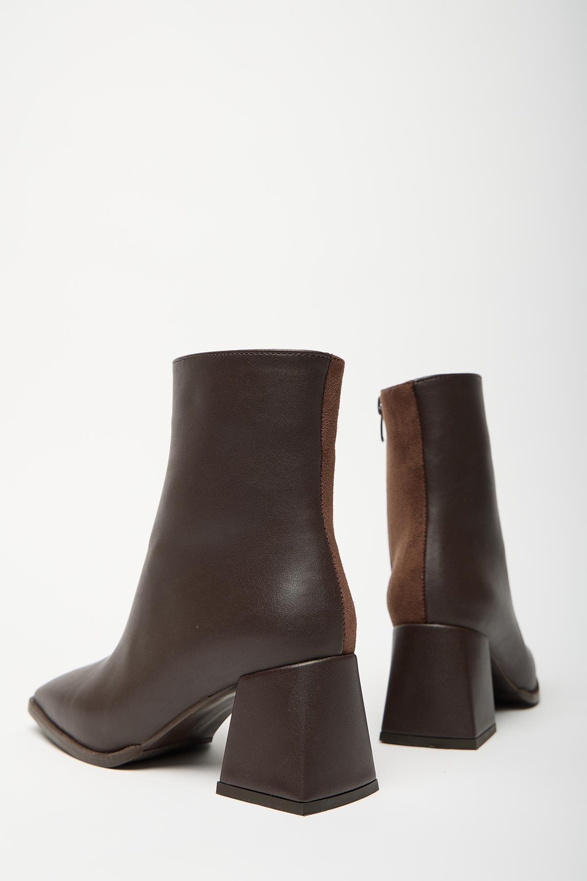 Kadın Kahverengi Süet Küt Burun Topuklu Bot & Bootie – Fermuarlı Günlük Şık