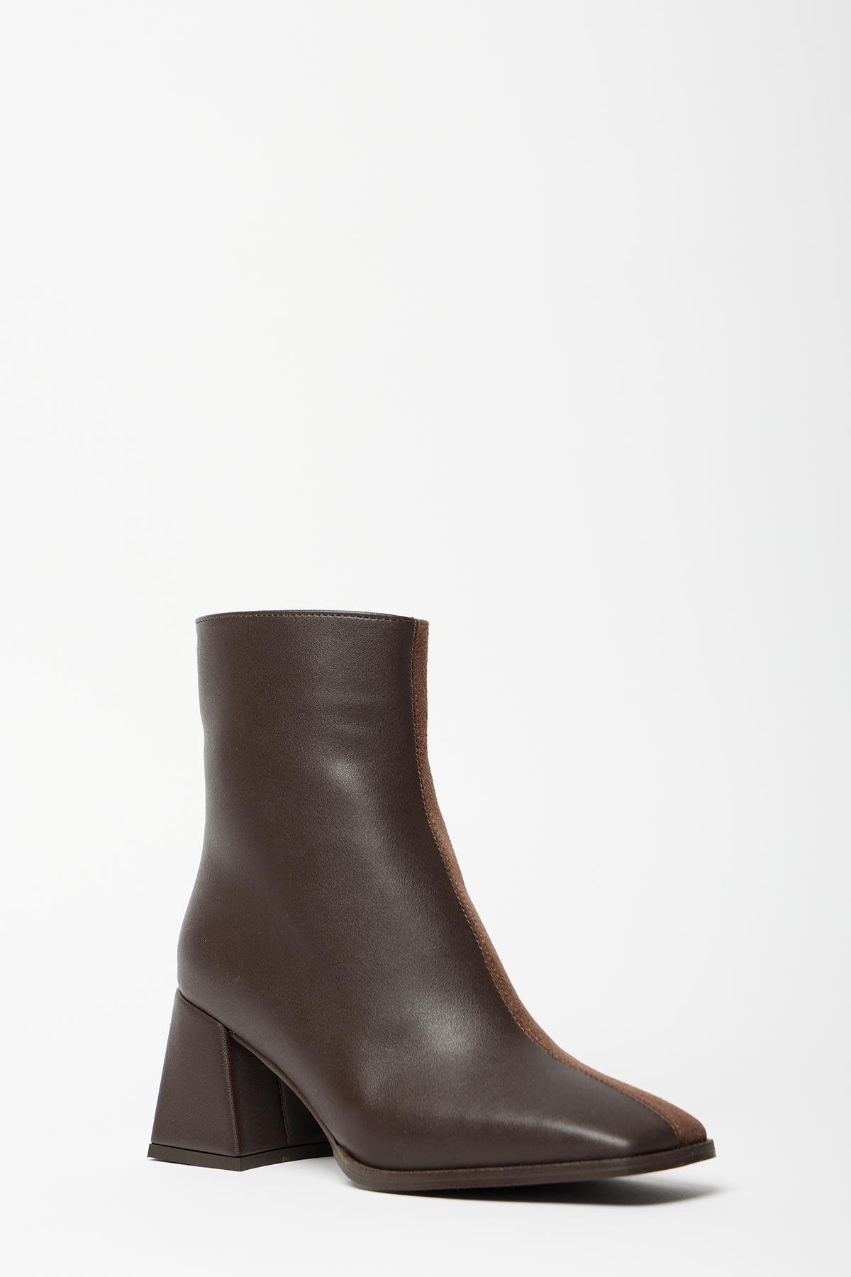 Kadın Kahverengi Süet Küt Burun Topuklu Bot & Bootie – Fermuarlı Günlük Şık