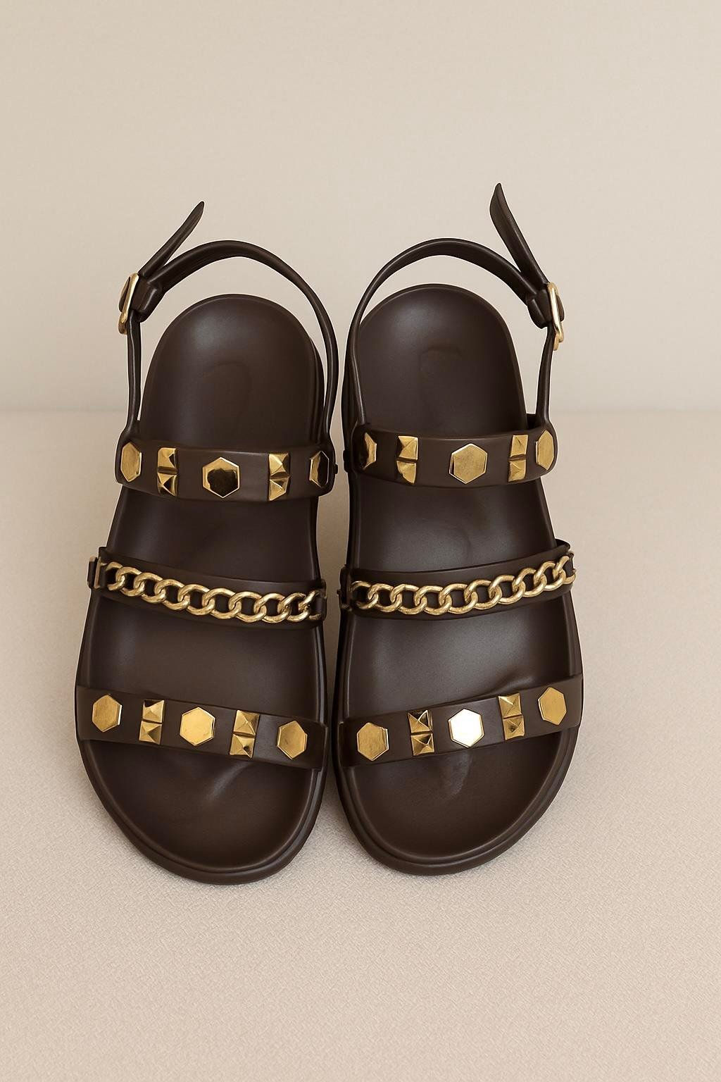 Kadın Zincir ve Gold Metal Detaylı Yazlık Bohem Şık Kalın Taban Sandalet Kahverengi