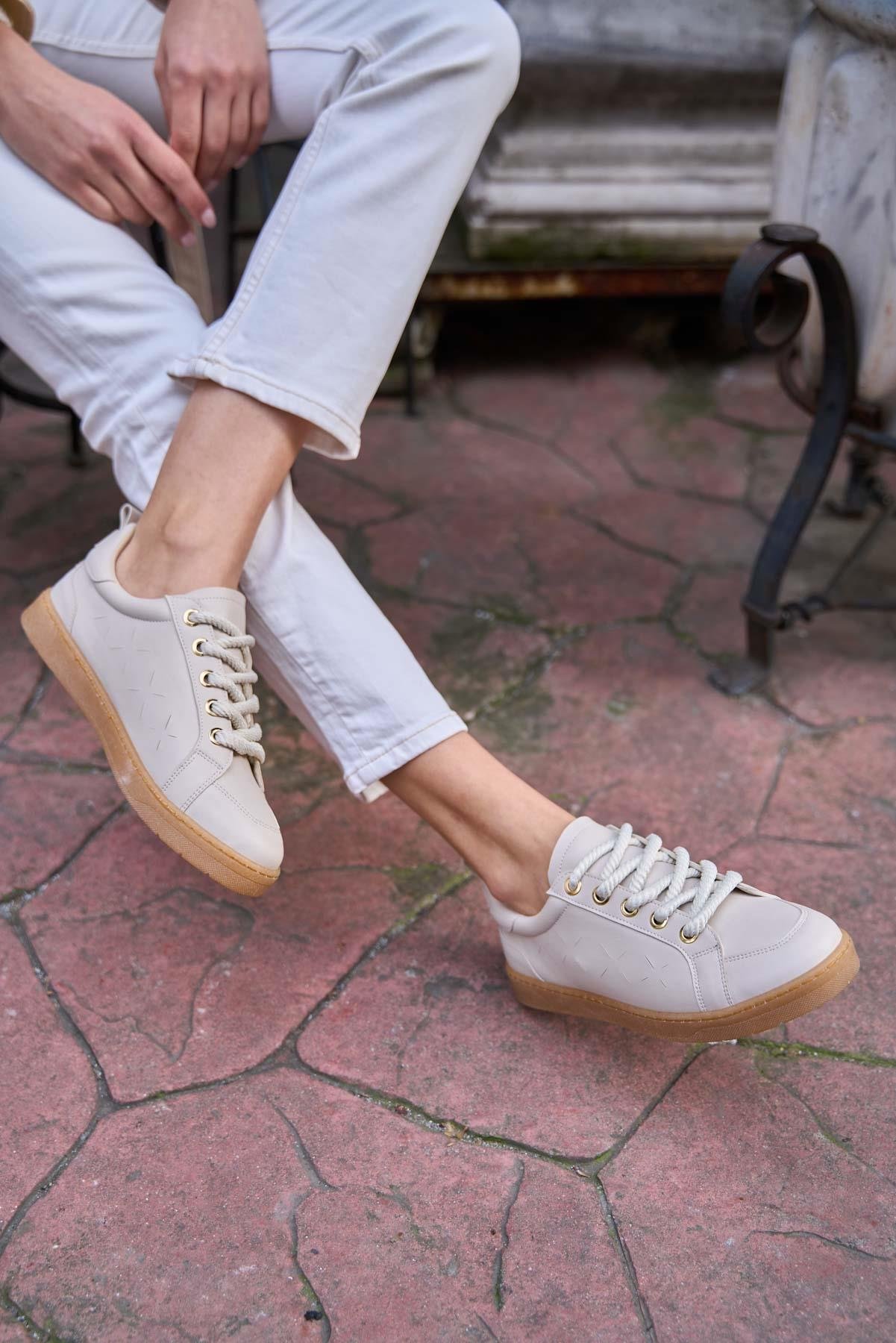 Kalın Bağcıklı Deri Görünümlü Spor Ayakkabı Bej