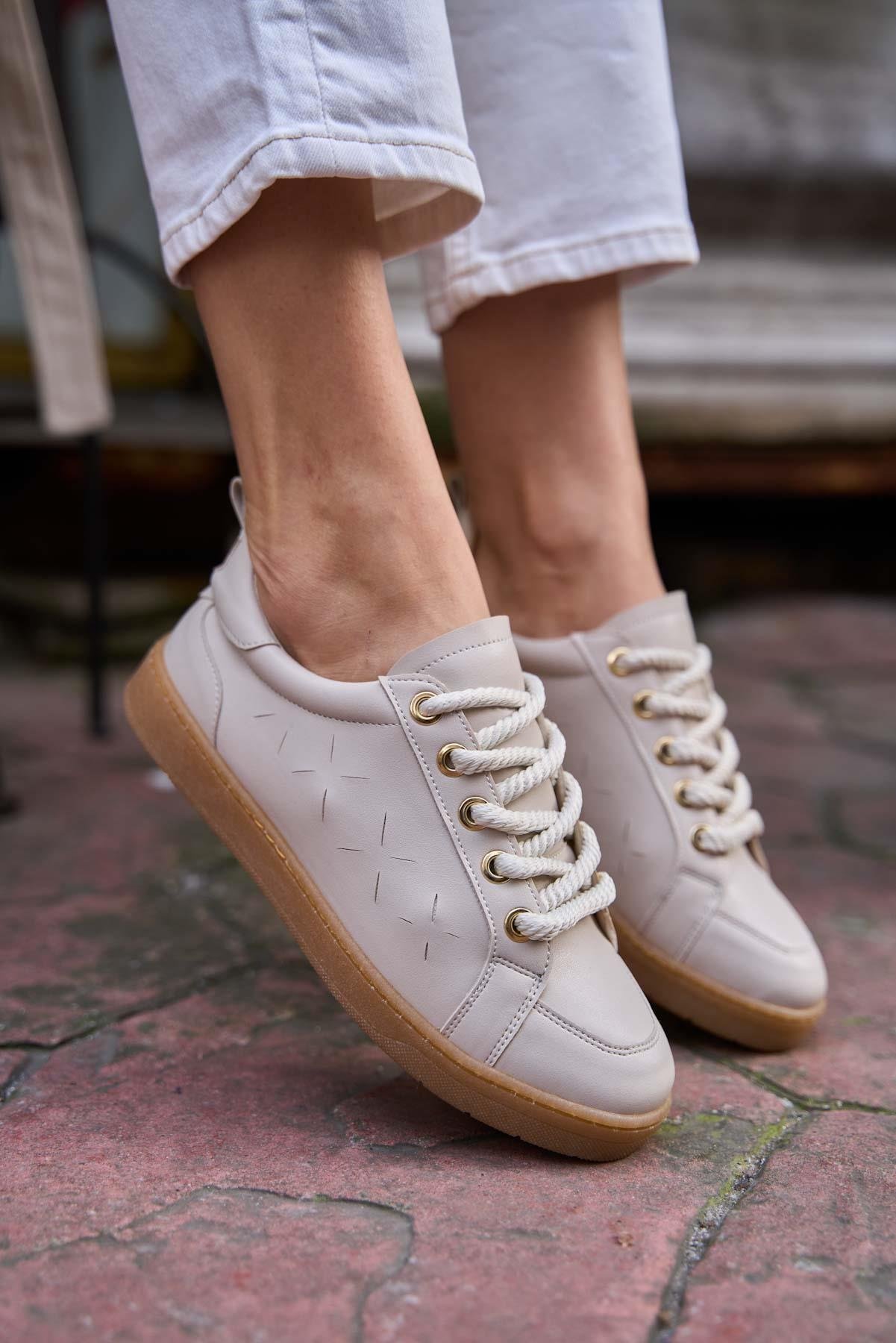 Kalın Bağcıklı Deri Görünümlü Spor Ayakkabı Bej