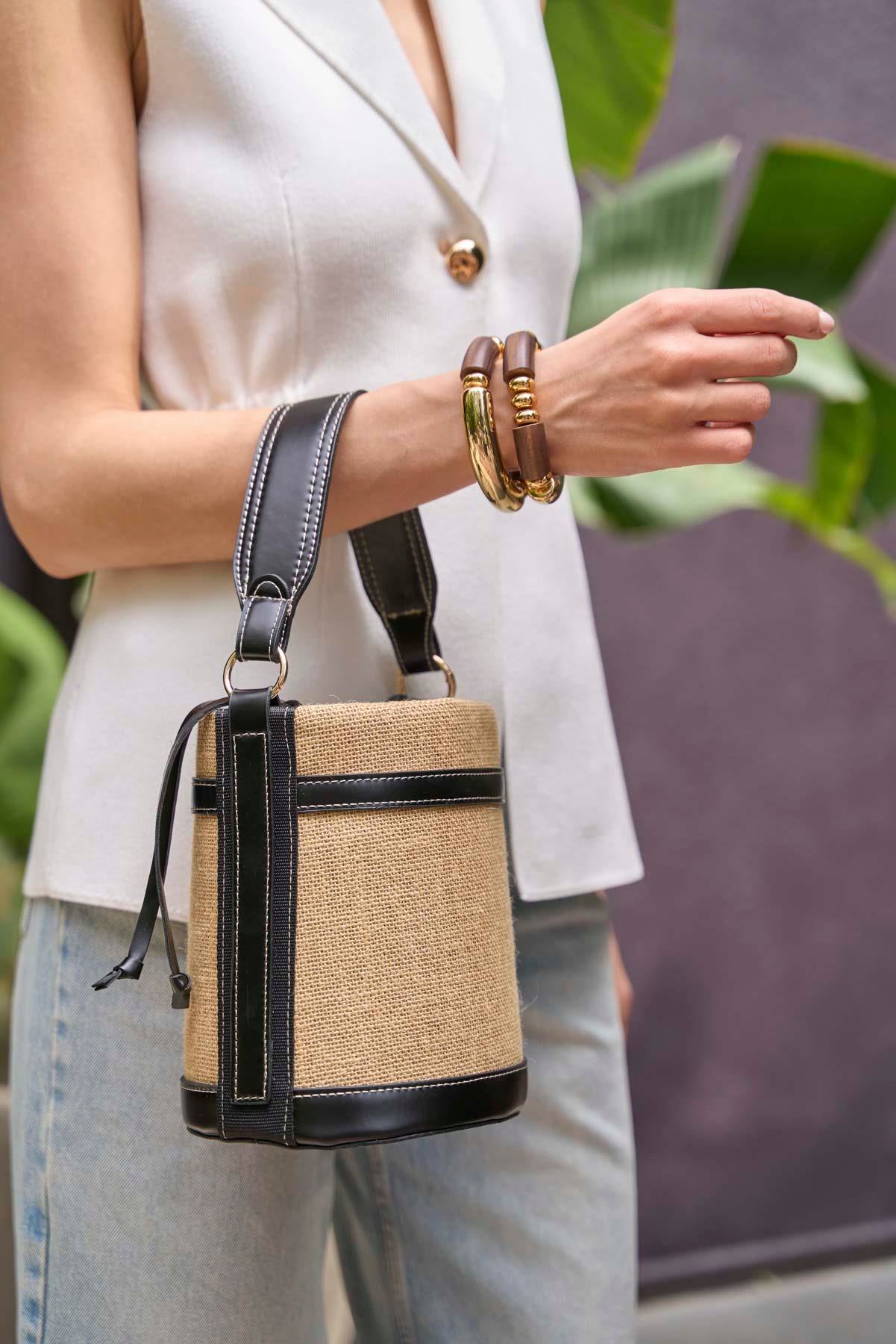 Kontrast Dikişli Kova El ve Omuz  Çanta Siyah Hasır