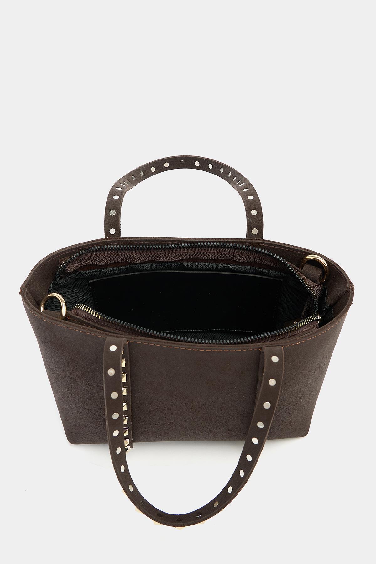 Küçük Boy Zımba Detaylı PU Deri Tokalı El ve Omuz Çantası Kahverengi Süet