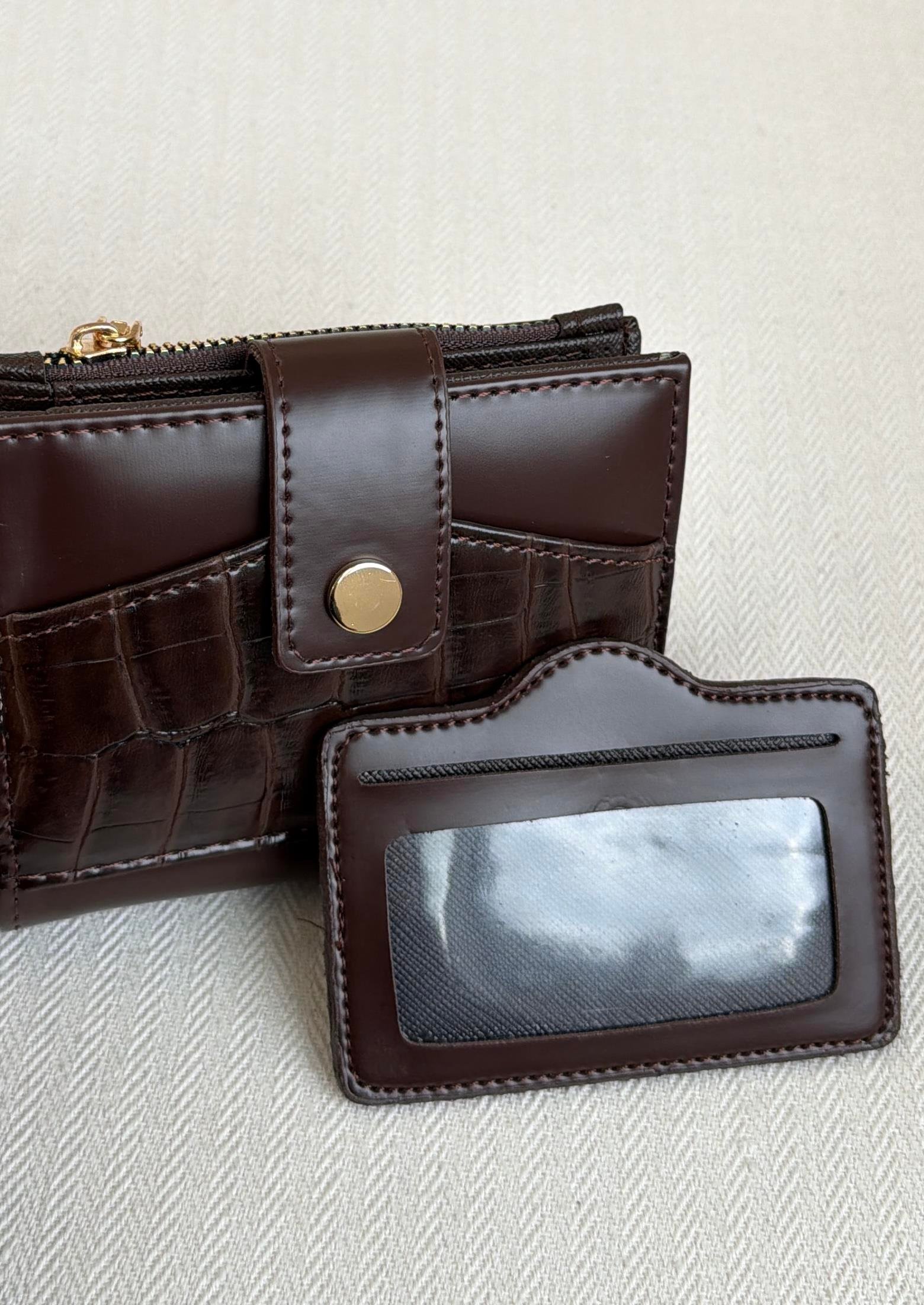 Madamra Ayrılabilir Kartlıklı Kadın Cüzdan – Şık, Orta Boy ve Fonksiyonel Kahverengi