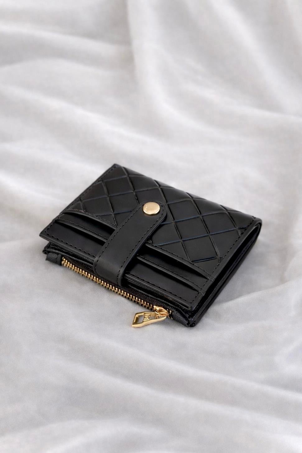 Madamra Kapitone Kadın Cüzdan – Şık, ve Fonksiyonel Siyah