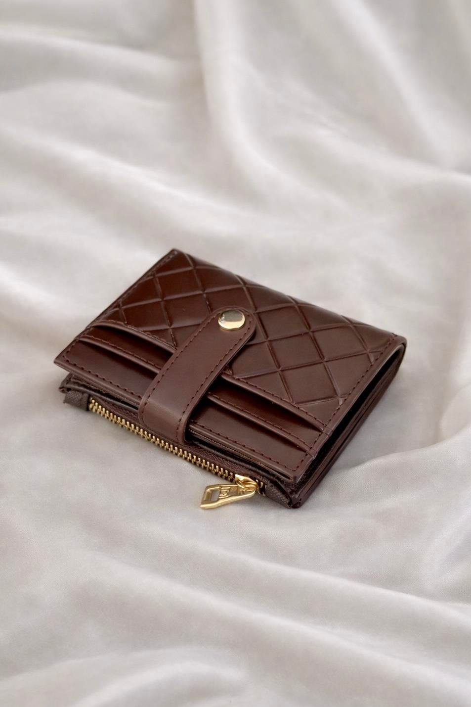 Madamra Kapitone Kadın Cüzdan – Şık, ve Fonksiyonel Kahverengi