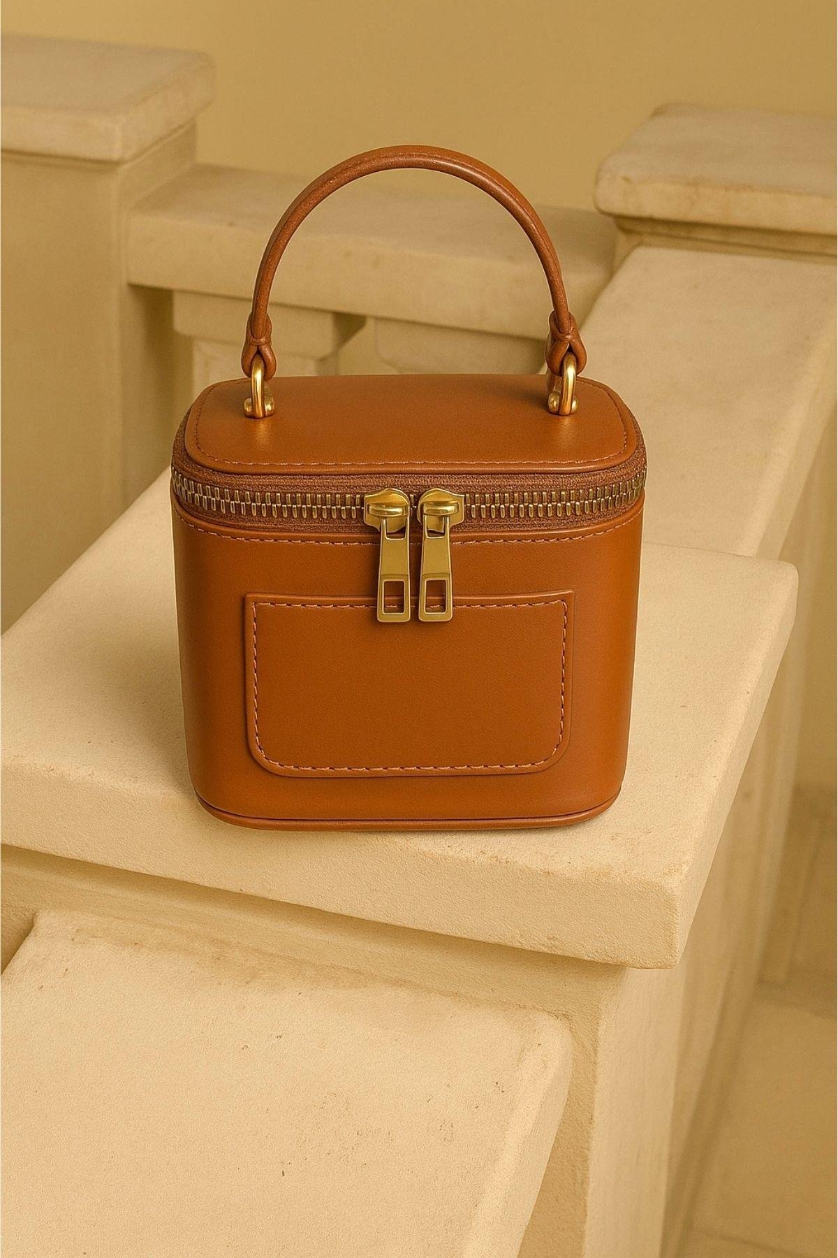 Mini Kutu Çapraz Askılı Çanta – Parlak PU Deri El ve Omuz Çantası Taba