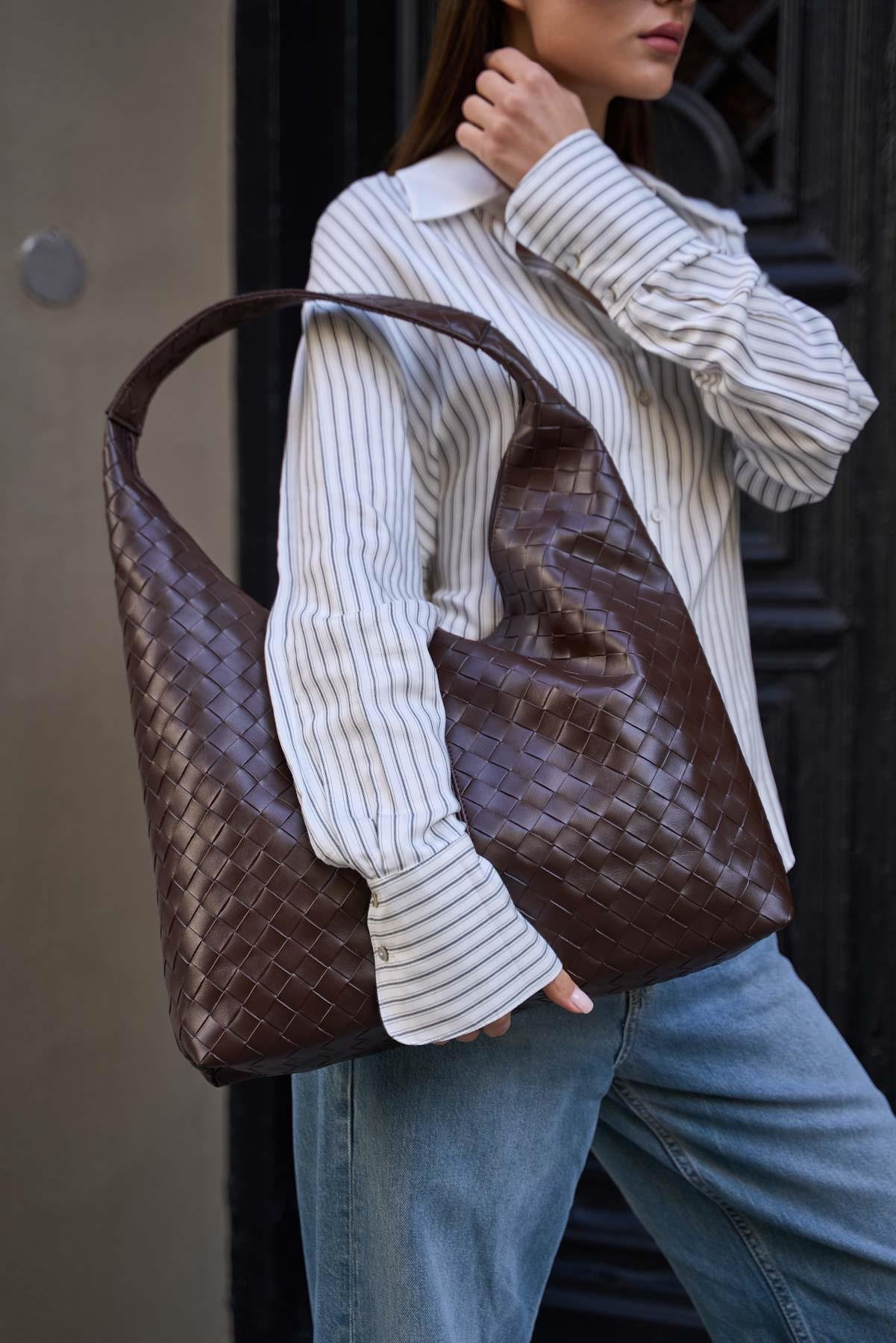 Örgü Desenli Bottega Deri Omuz Çantası Kahverengi