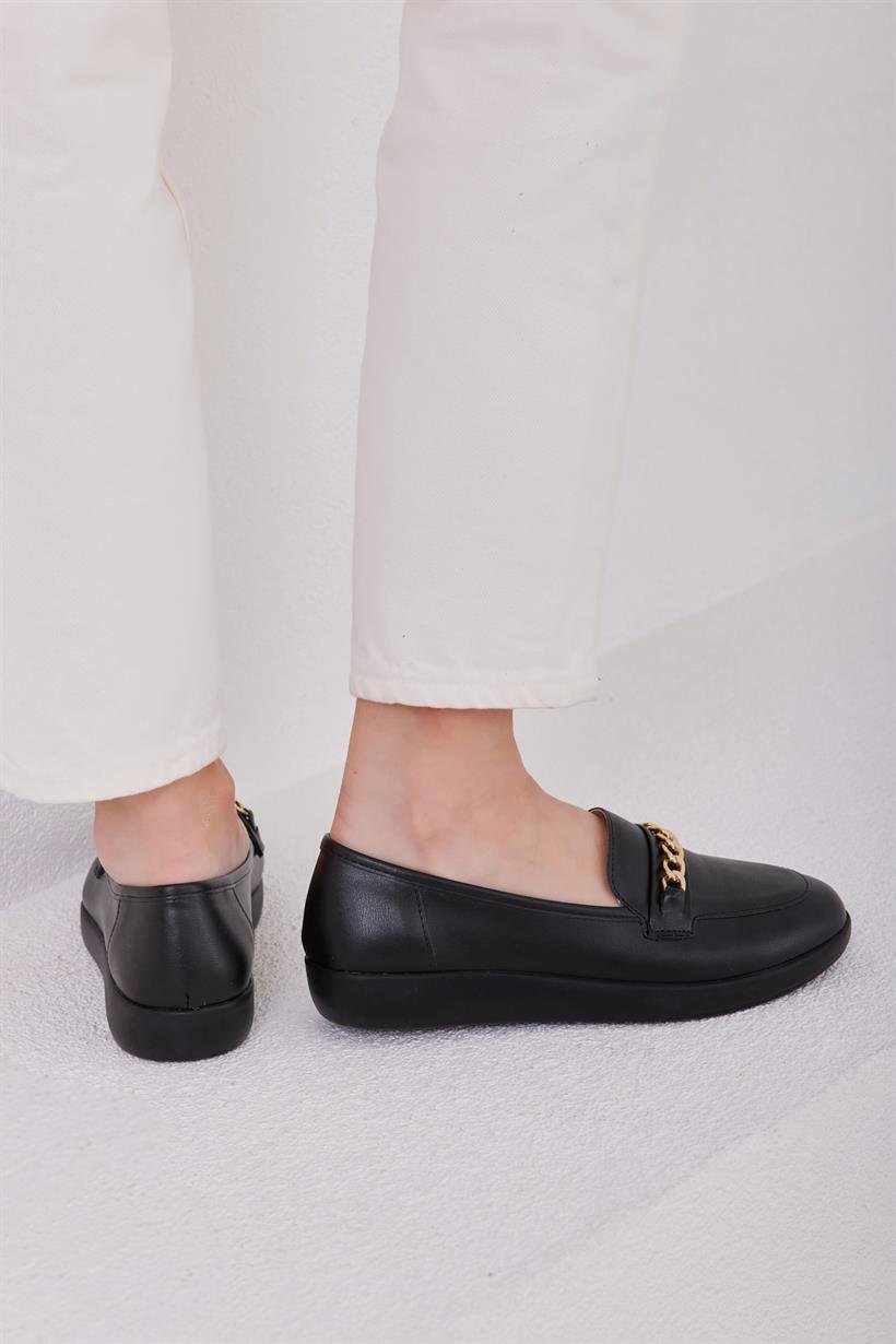 Siyah Kadın Zincir Detaylı Babet