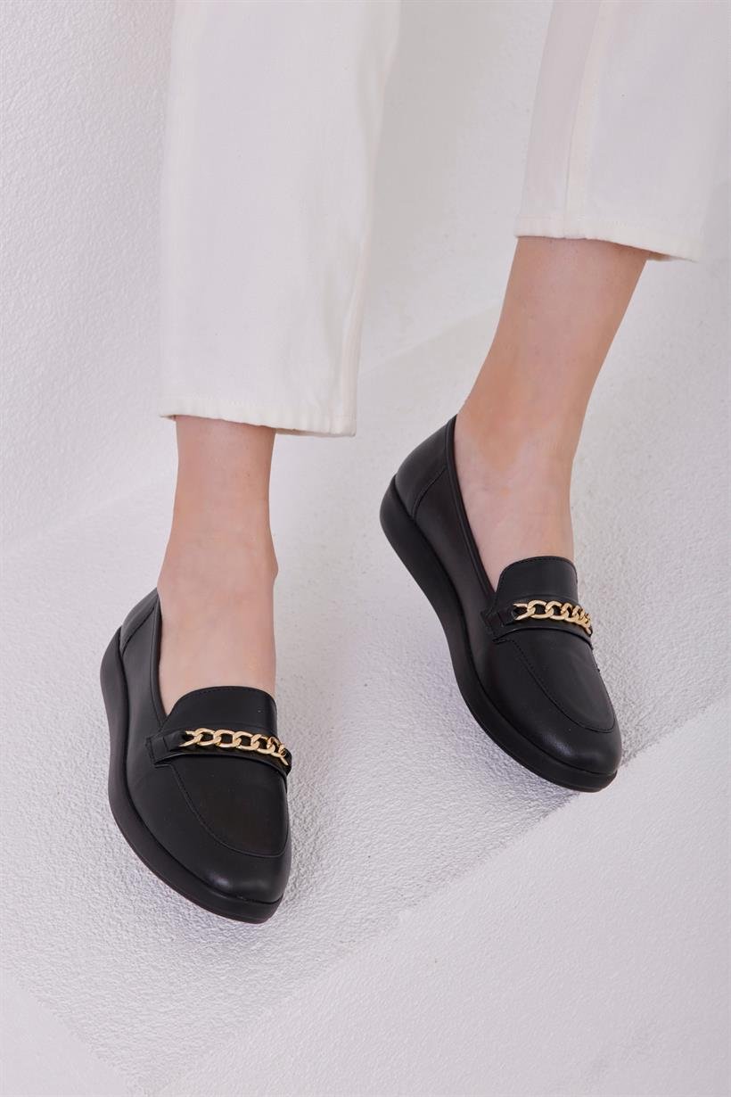 Siyah Kadın Zincir Detaylı Babet