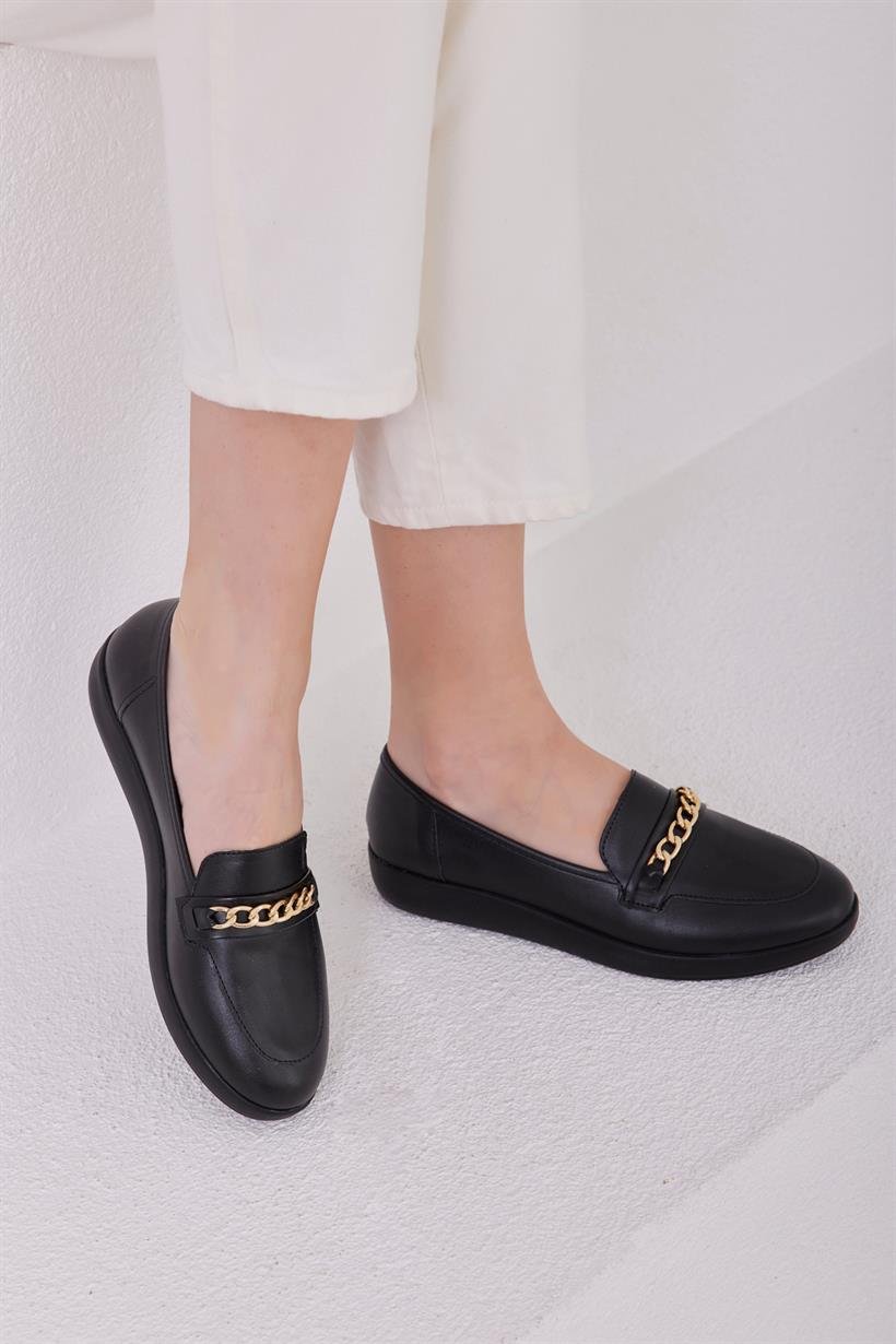 Siyah Kadın Zincir Detaylı Babet