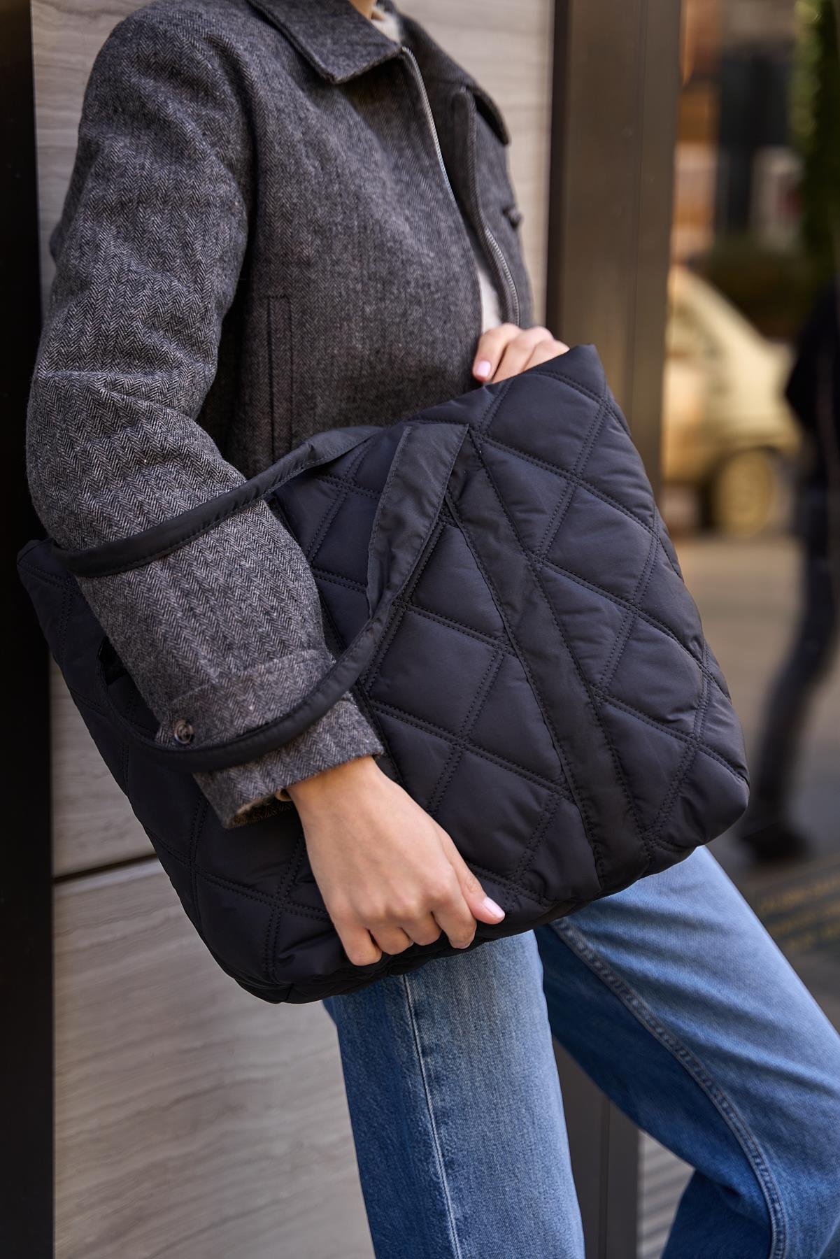 Taken Kapitone Desen Puf Kadın Çanta - Siyah