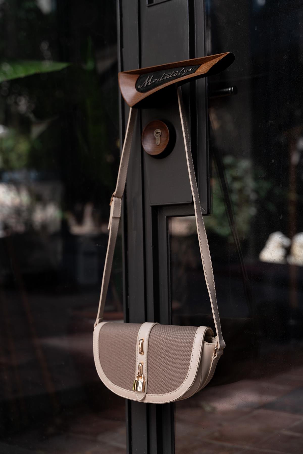 Vizon Kadın Kontrast Tasarım Çapraz Askılı Çanta