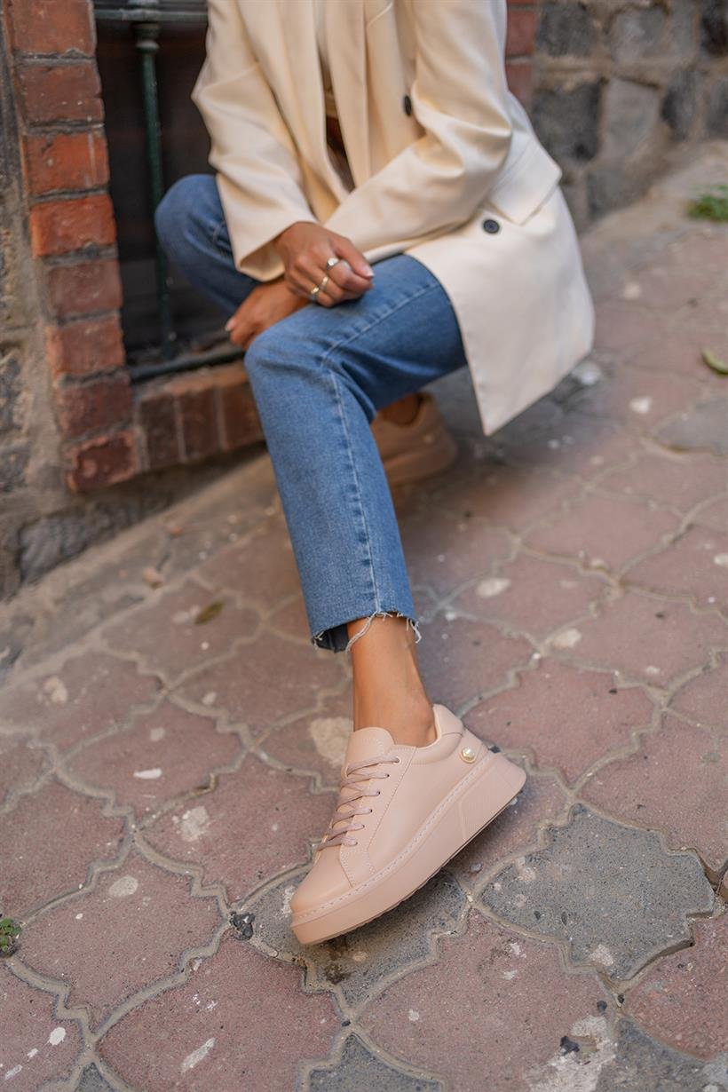 Vizon Kadın Yuvarlak Burunlu İnci Detaylı Önden Bağcıklı Sneaker