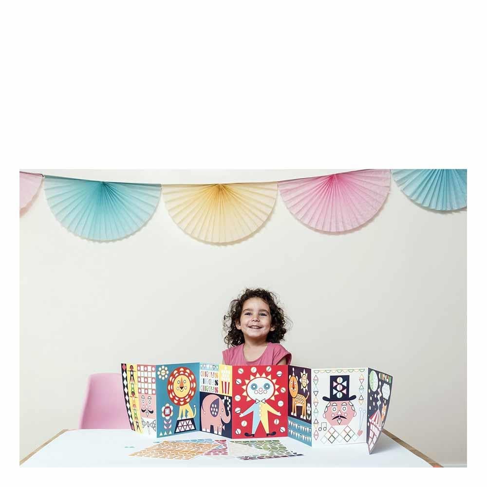 Circus - Panorama Stickers Çocuk Kitapları Uzmanı - Children's Books Expert