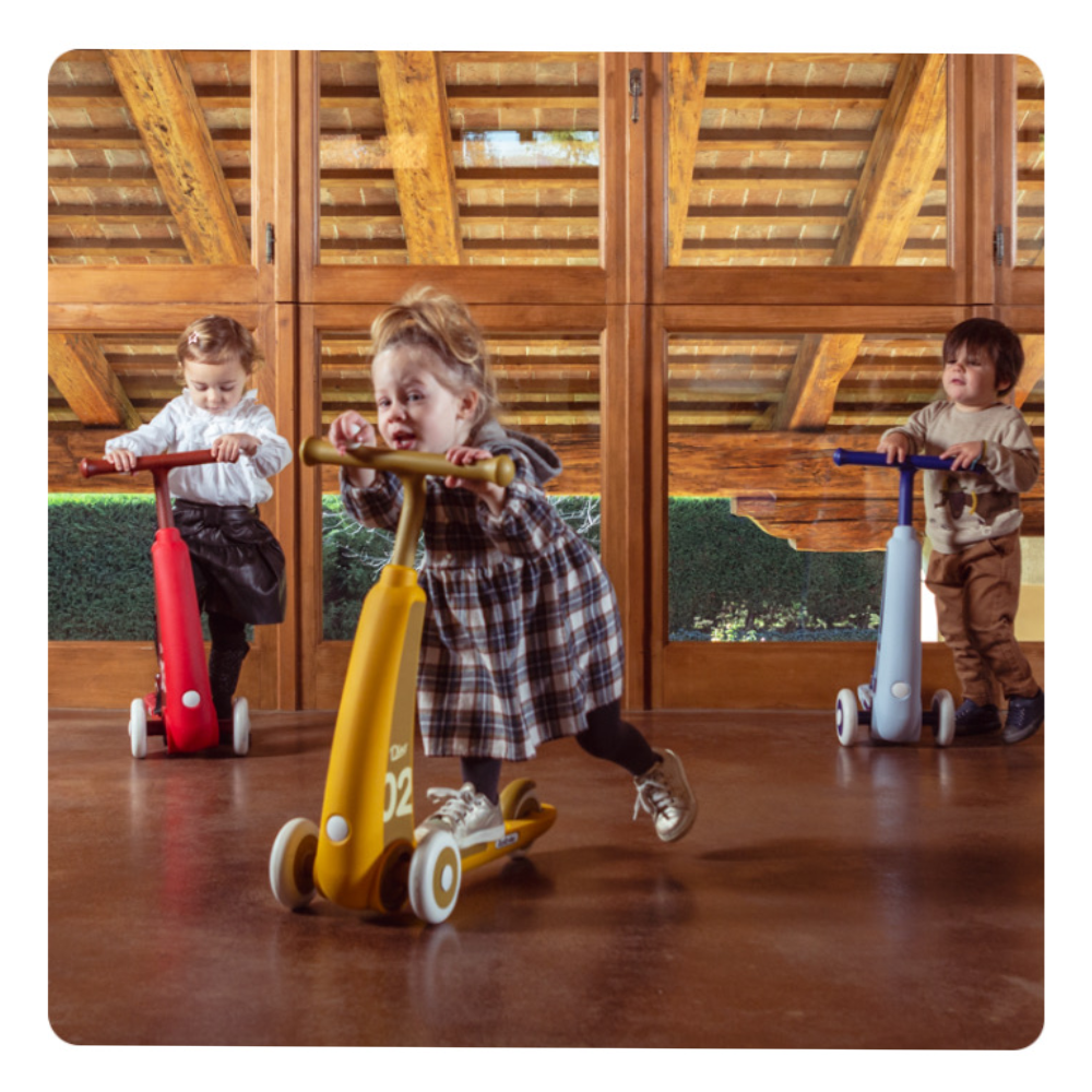 Dino - Scooter - Sarı Çocuk Kitapları Uzmanı - Children's Books Expert