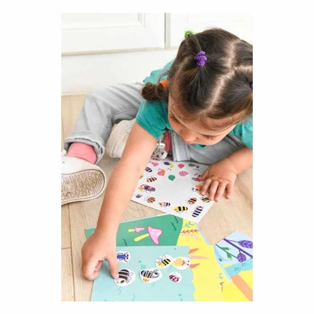 Little Insects - Play With Stickers Çocuk Kitapları Uzmanı - Children's Books Expert