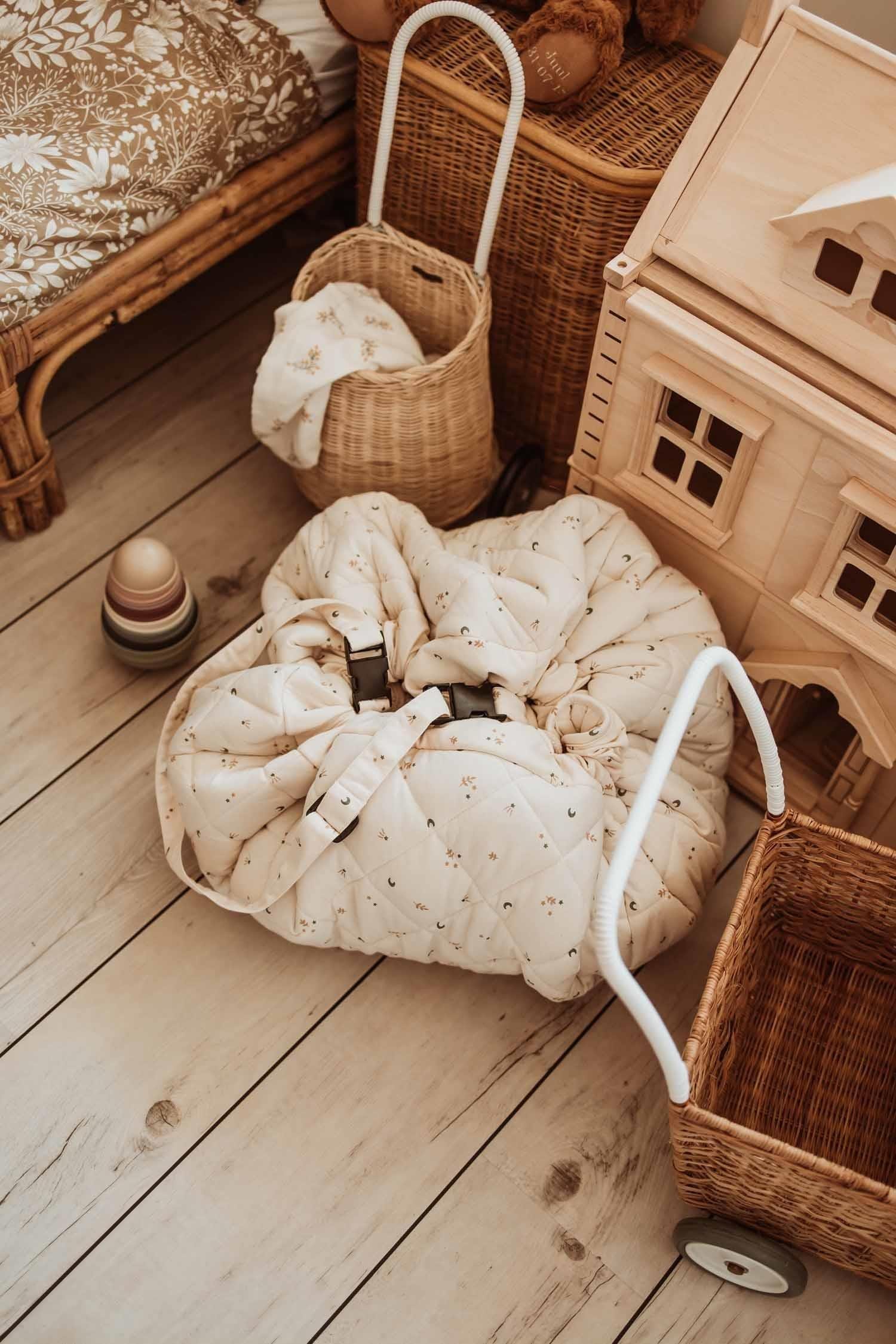 Oyun Matı, Soft Organic Moon