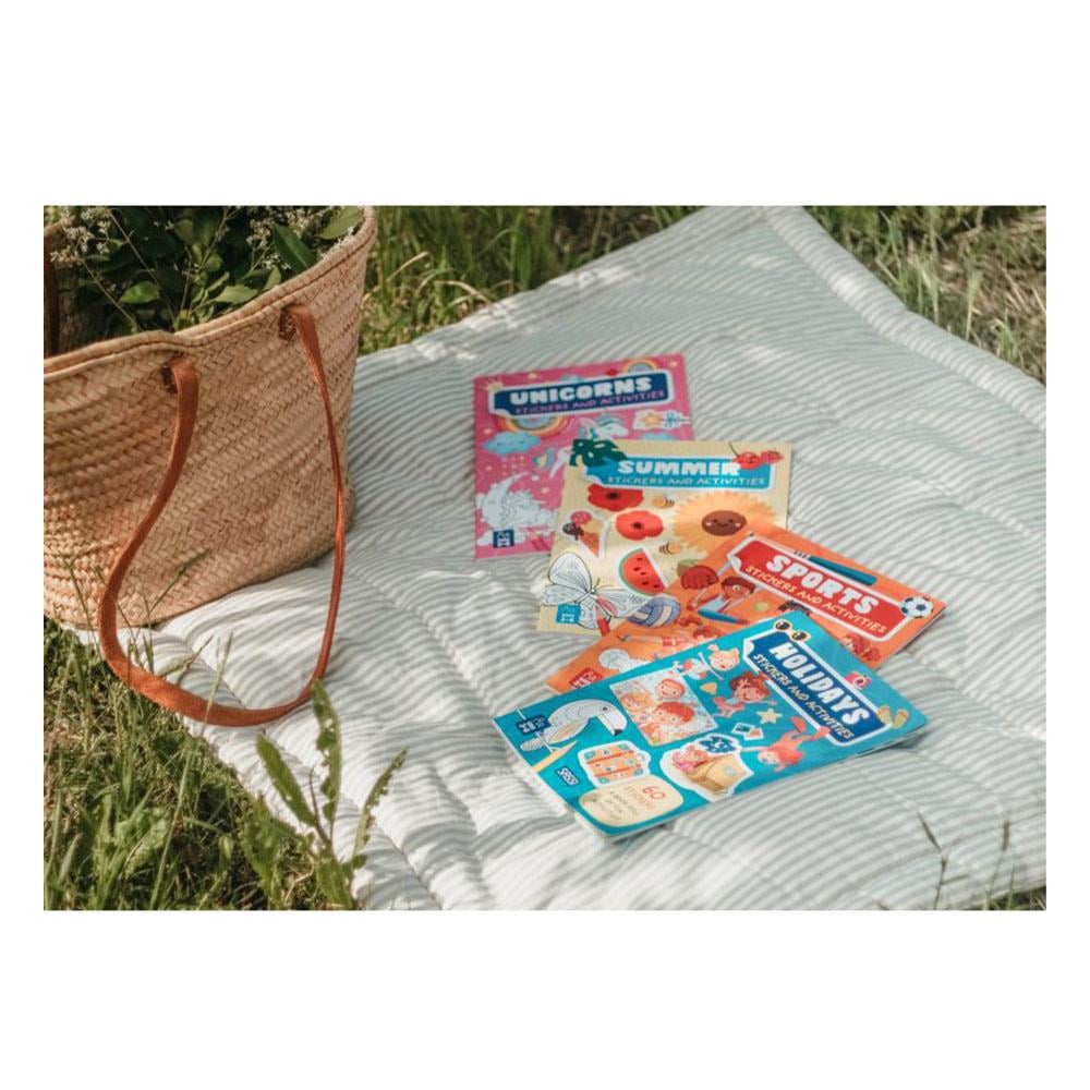 The Holidays - Sticker and Activities Çocuk Kitapları Uzmanı - Children's Books Expert