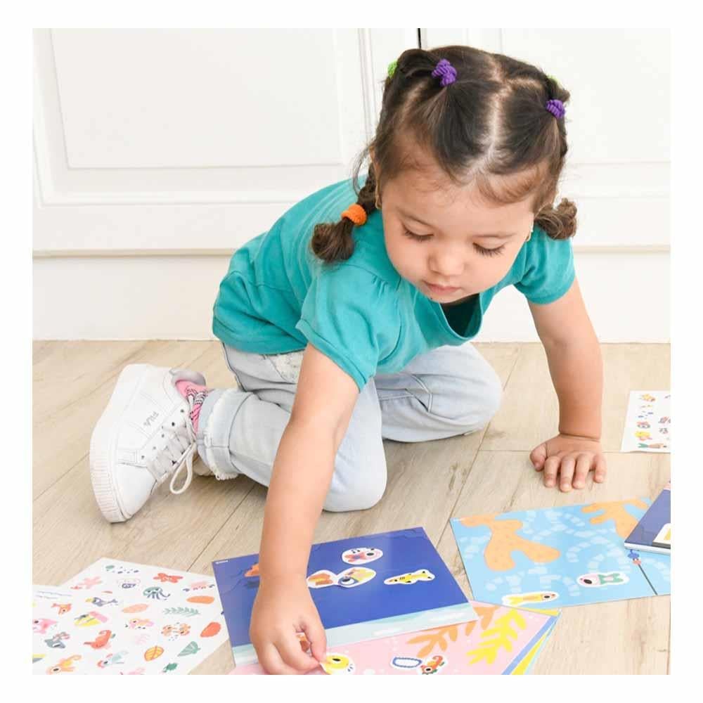 The Sea - Play With Stickers Çocuk Kitapları Uzmanı - Children's Books Expert