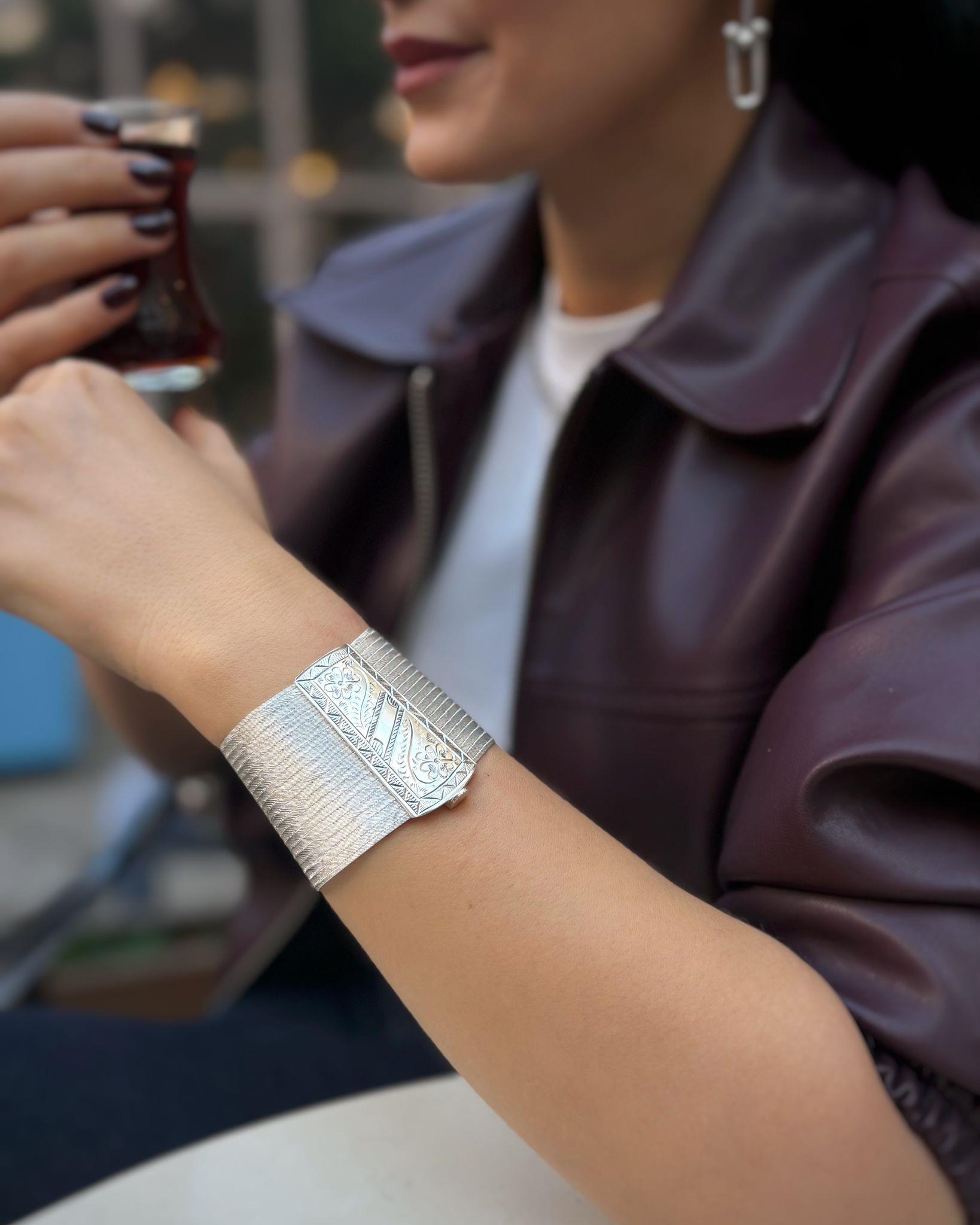 Kadın Gümüş 21 Sıra Kalemli  Toka Hasır Bileklik