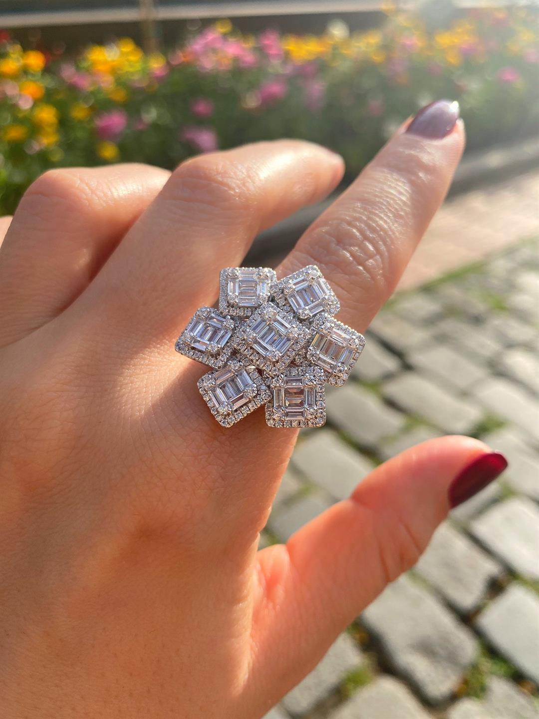 Kadın Gümüş Bagetli Çiçek Yüzük