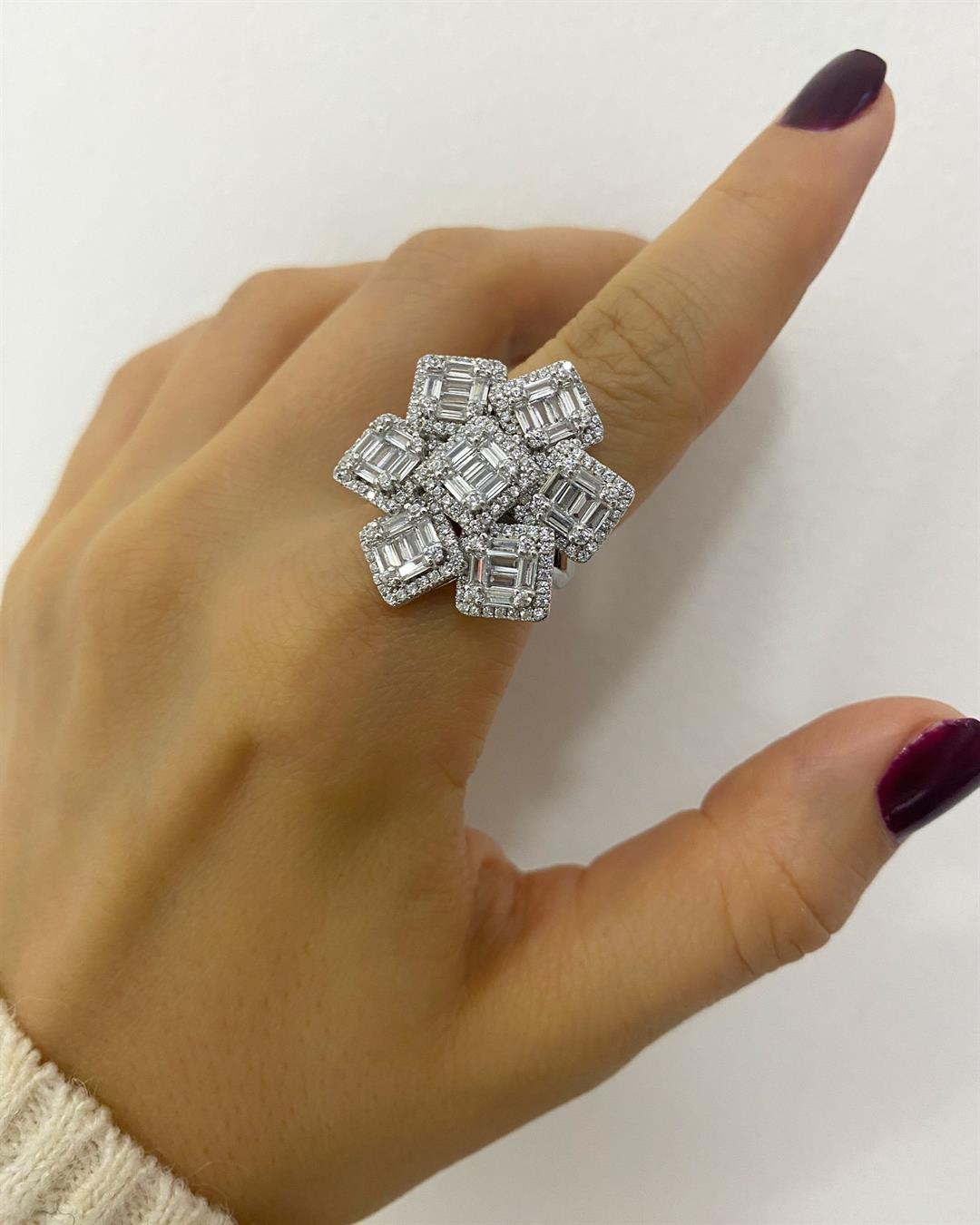 Kadın Gümüş Bagetli Çiçek Yüzük