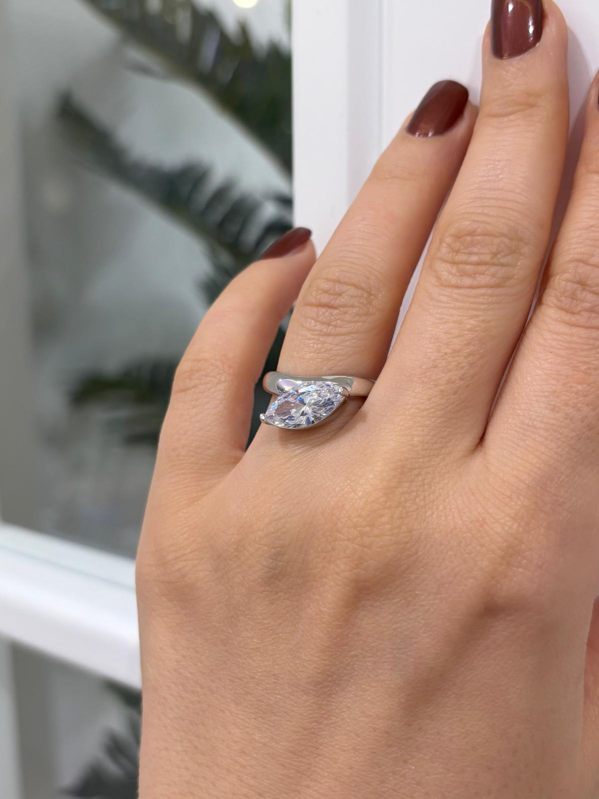 Kadın Gümüş Damla Taşlı Yüzük