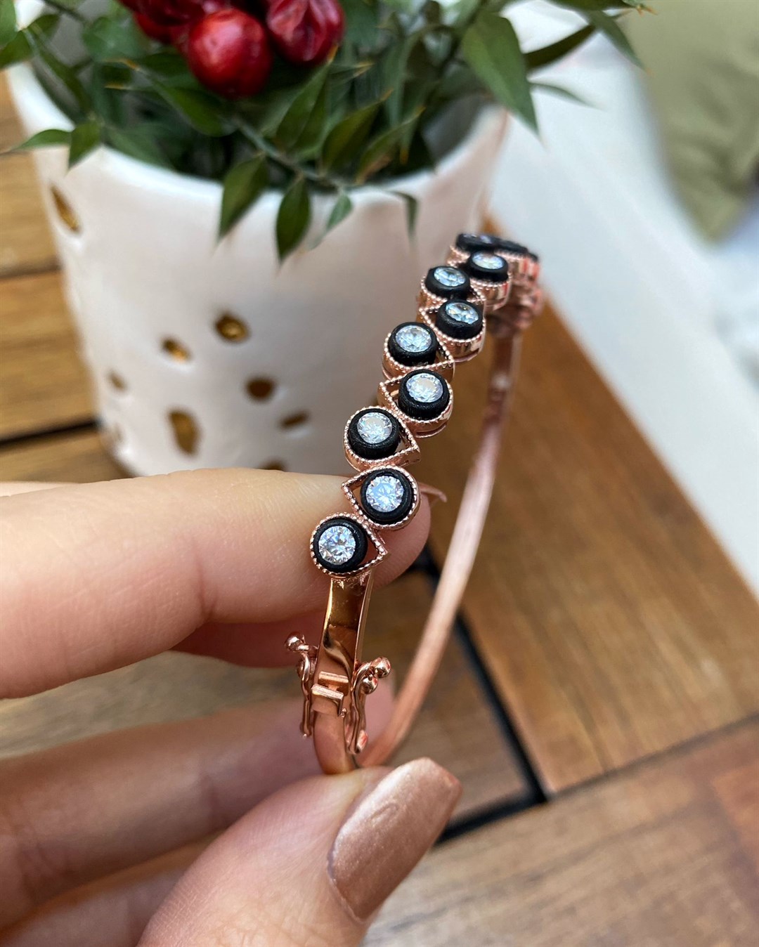 Kadın Gümüş Elmas Montür Görünümlü Kelepçe