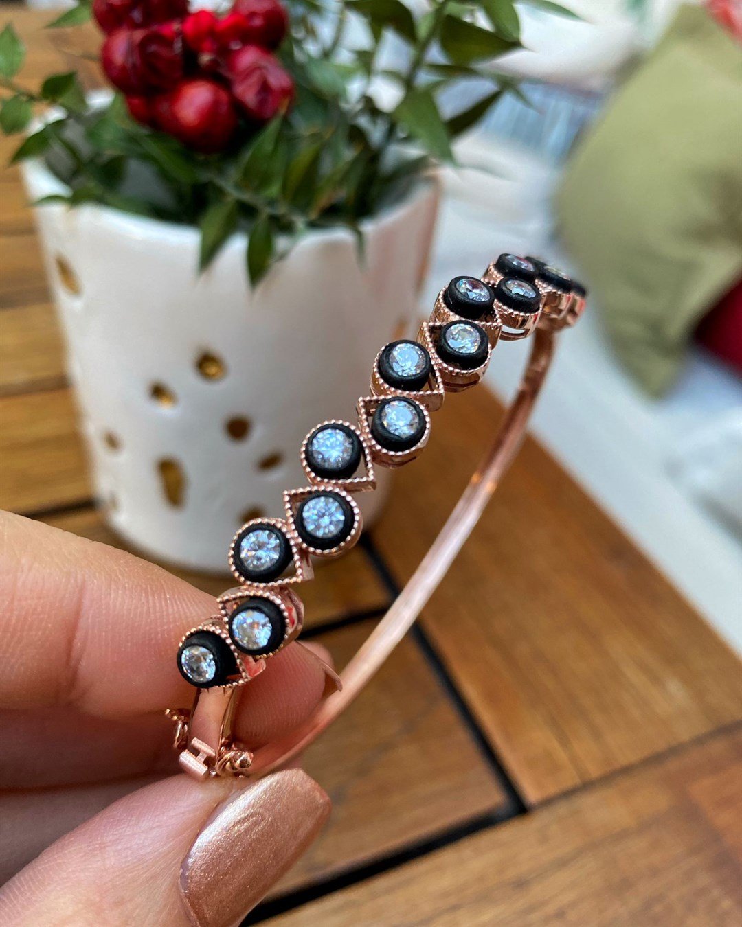 Kadın Gümüş Elmas Montür Görünümlü Kelepçe