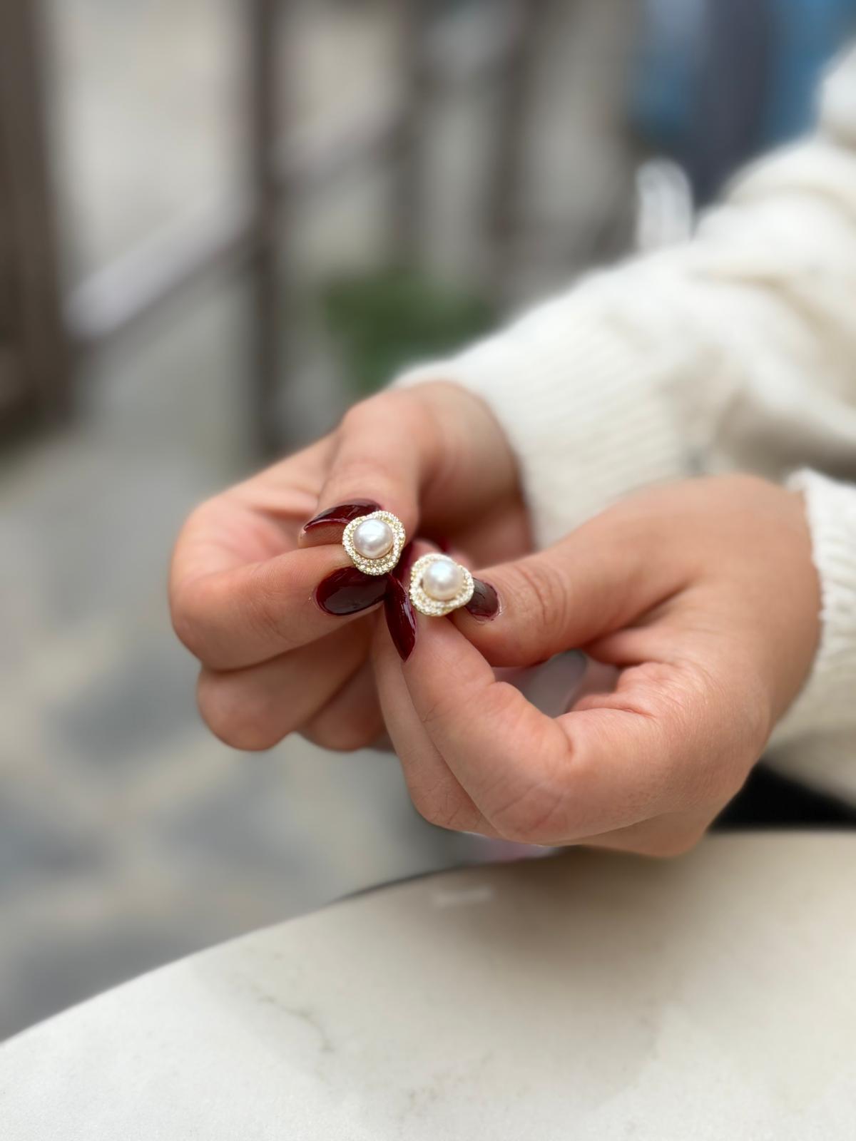 Kadın Gümüş Gold İncili Vidalı Küpe 