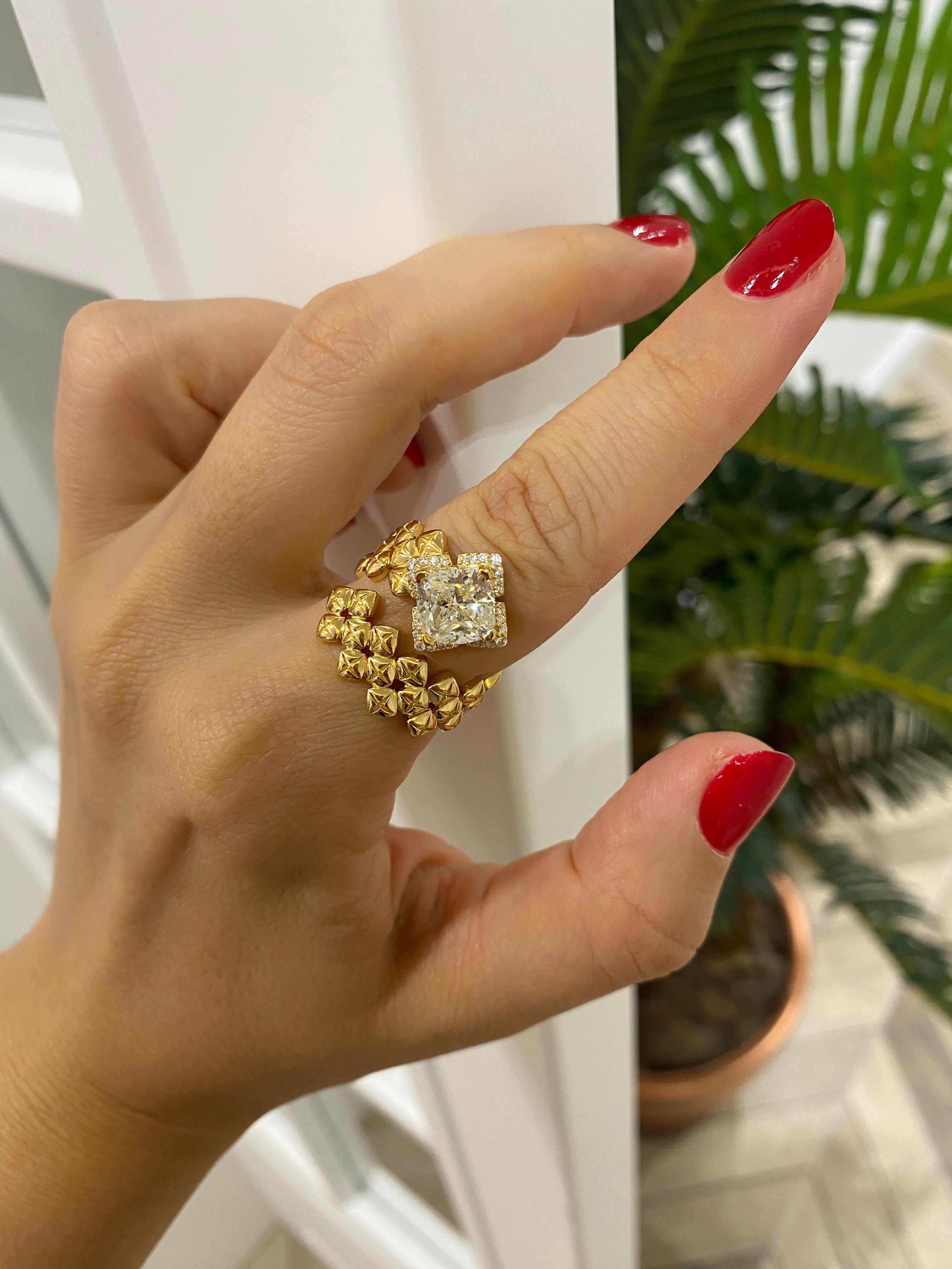 Kadın Gümüş Gold Mozanit Taşlı Tasarım Yüzük