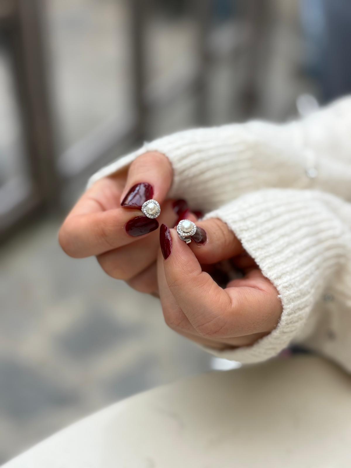 Kadın Gümüş İncili Vidalı Küpe 