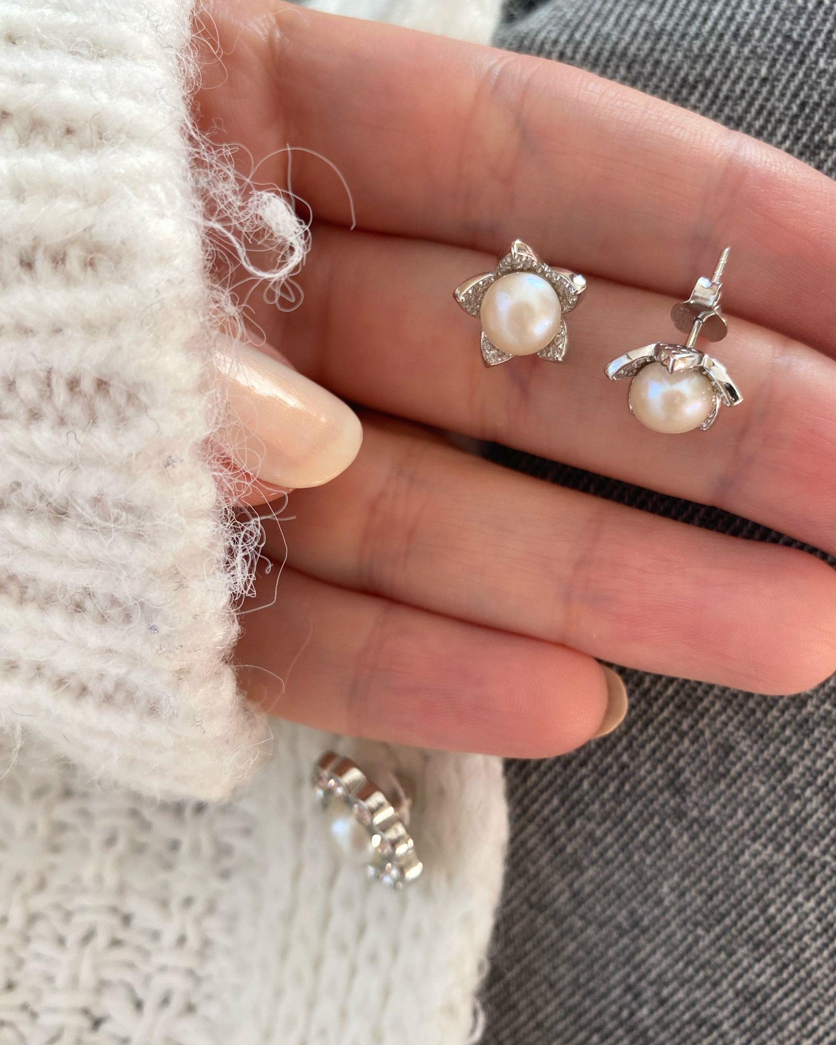 Kadın Gümüş İncili Vidalı Küpe 