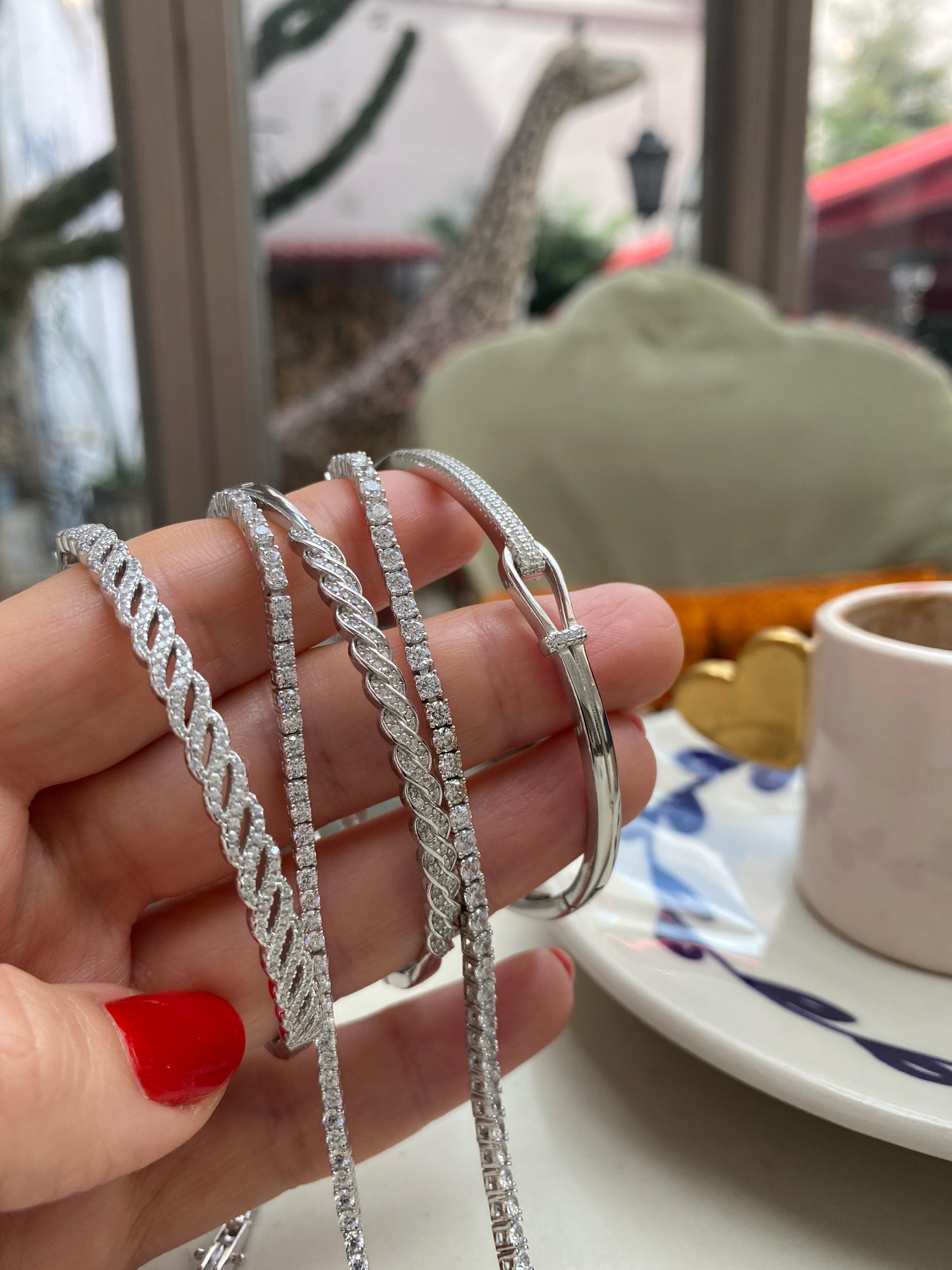 Kadın Gümüş İthal Taşlı Kelepçe