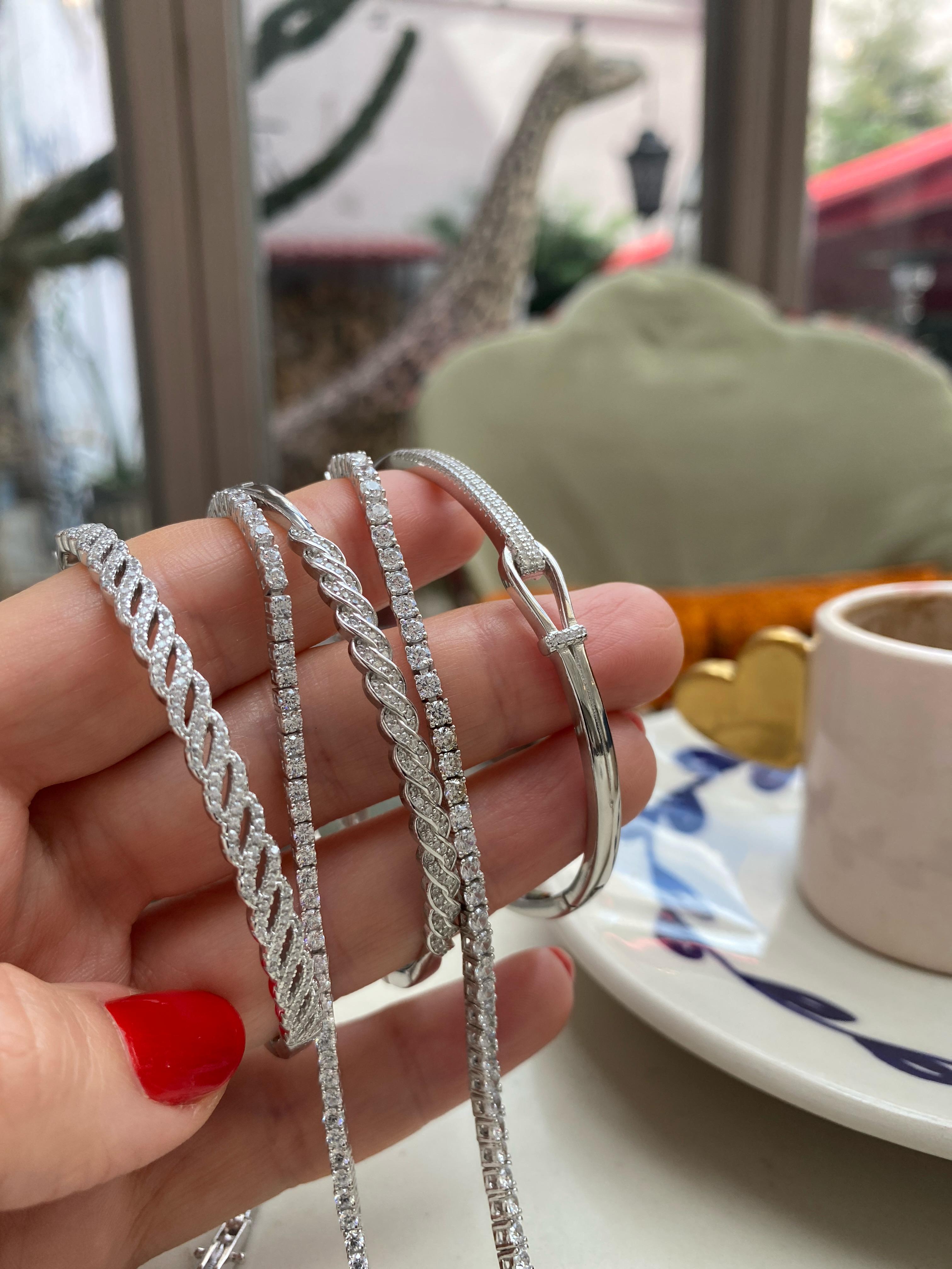 Kadın Gümüş İthal Taşlı Kelepçe